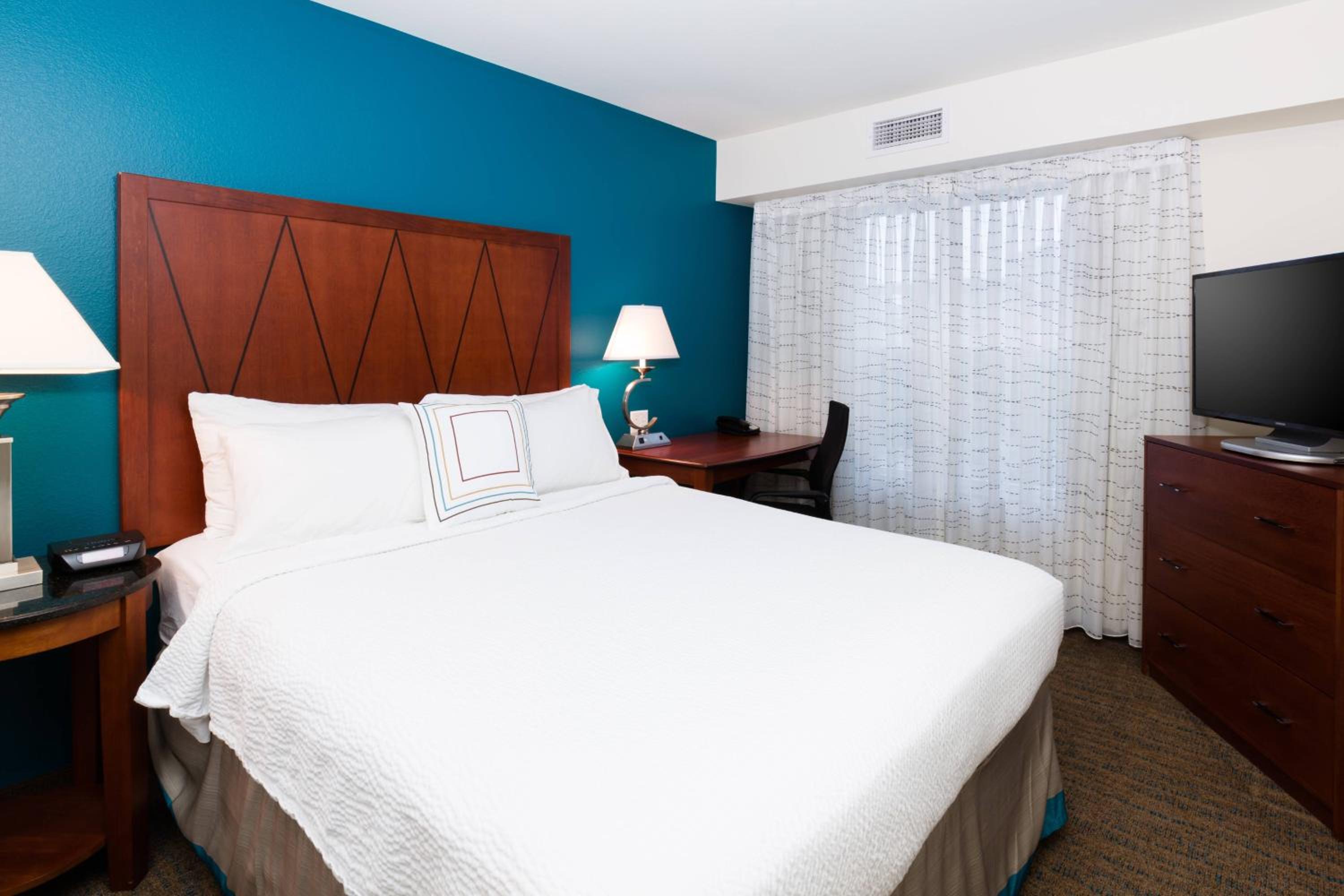 Two-Bedroom Suite - Photo 3