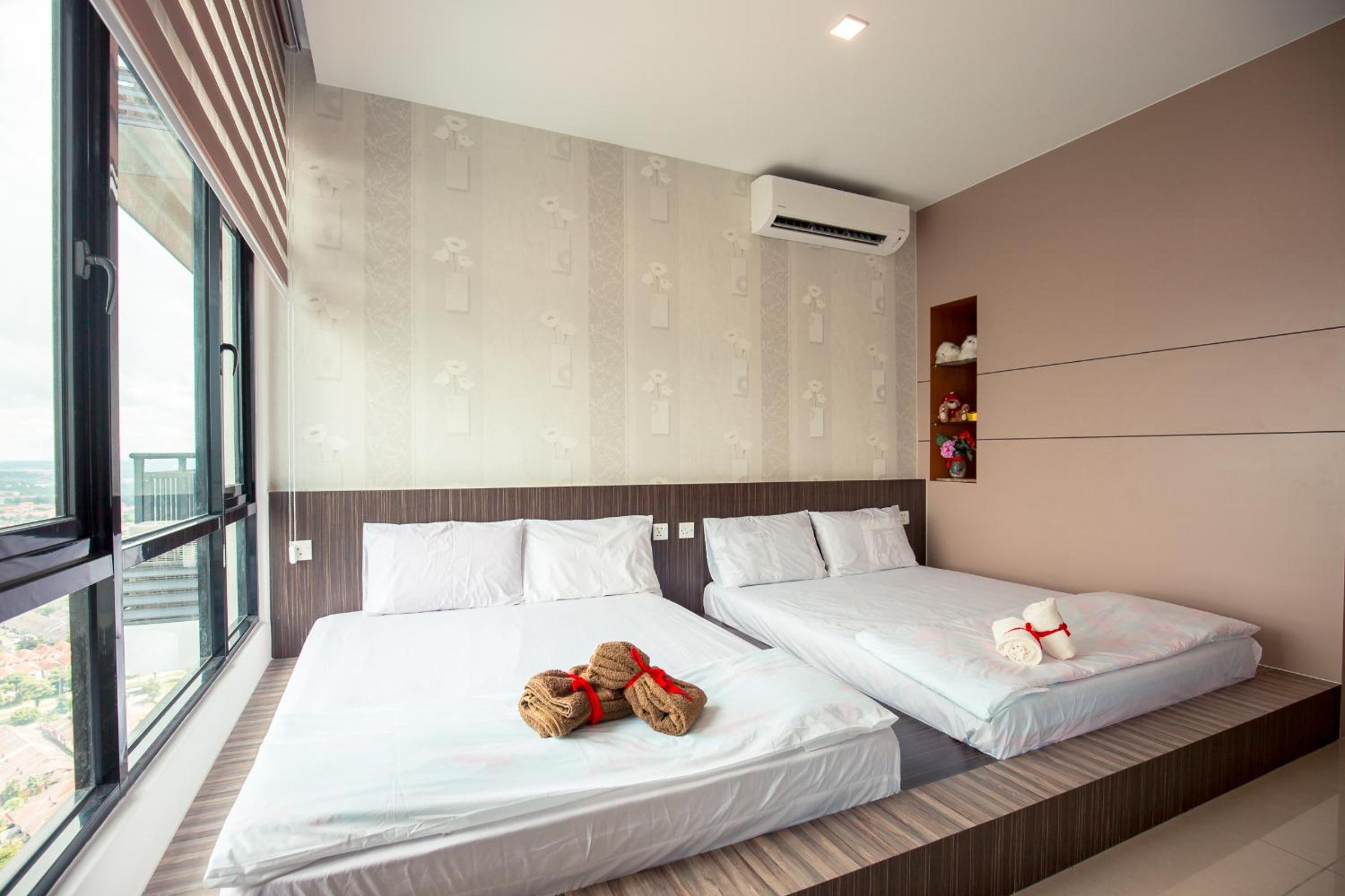 One-Bedroom Apartment with City View