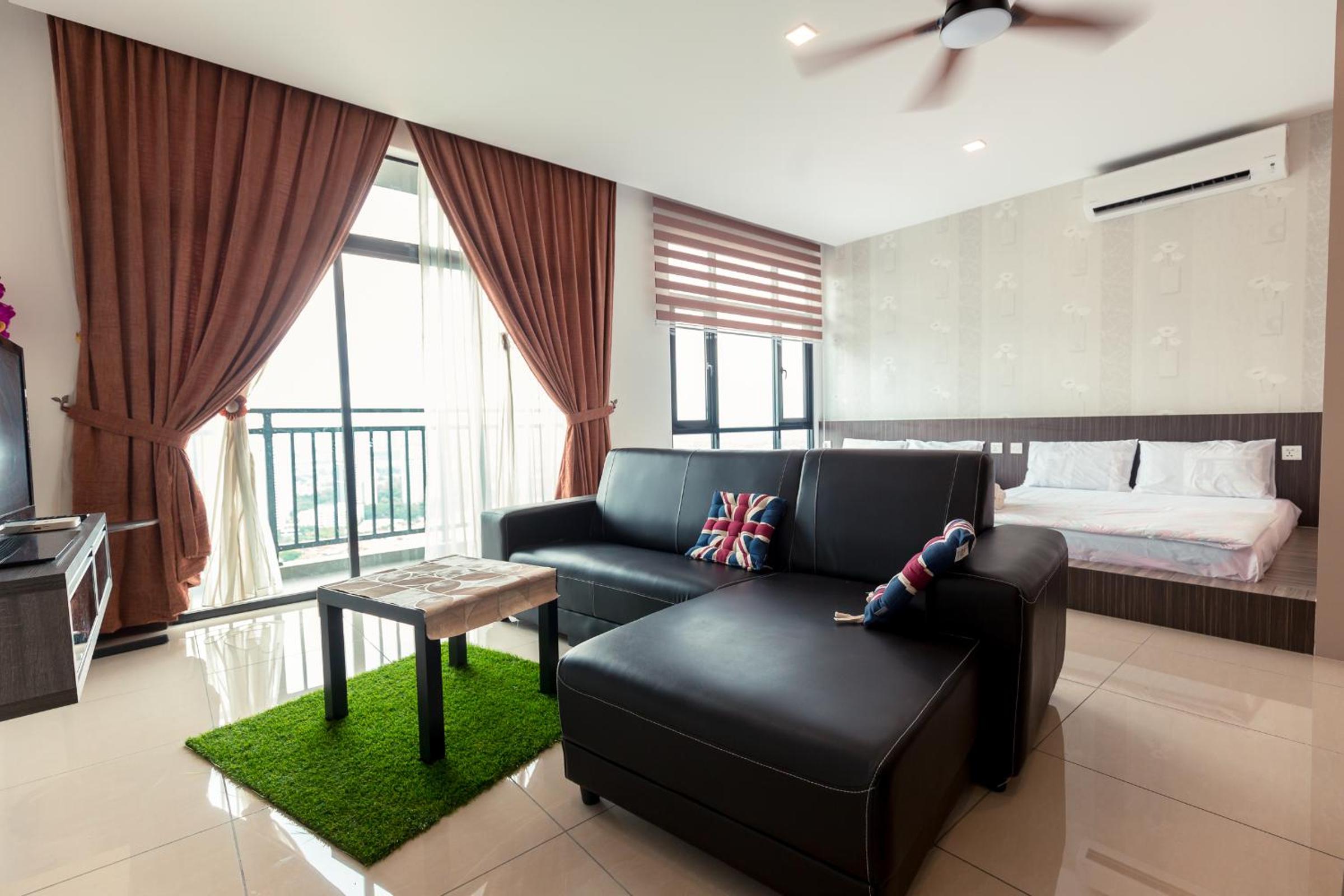 One-Bedroom Apartment with City View