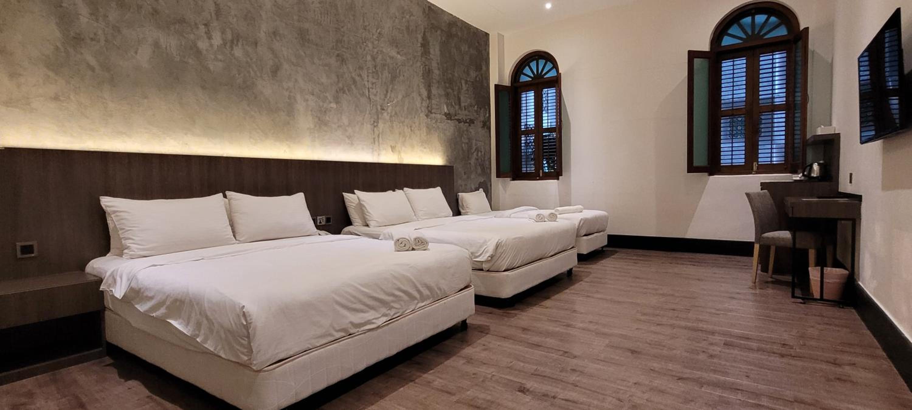 Deluxe Family Room - Photo 12