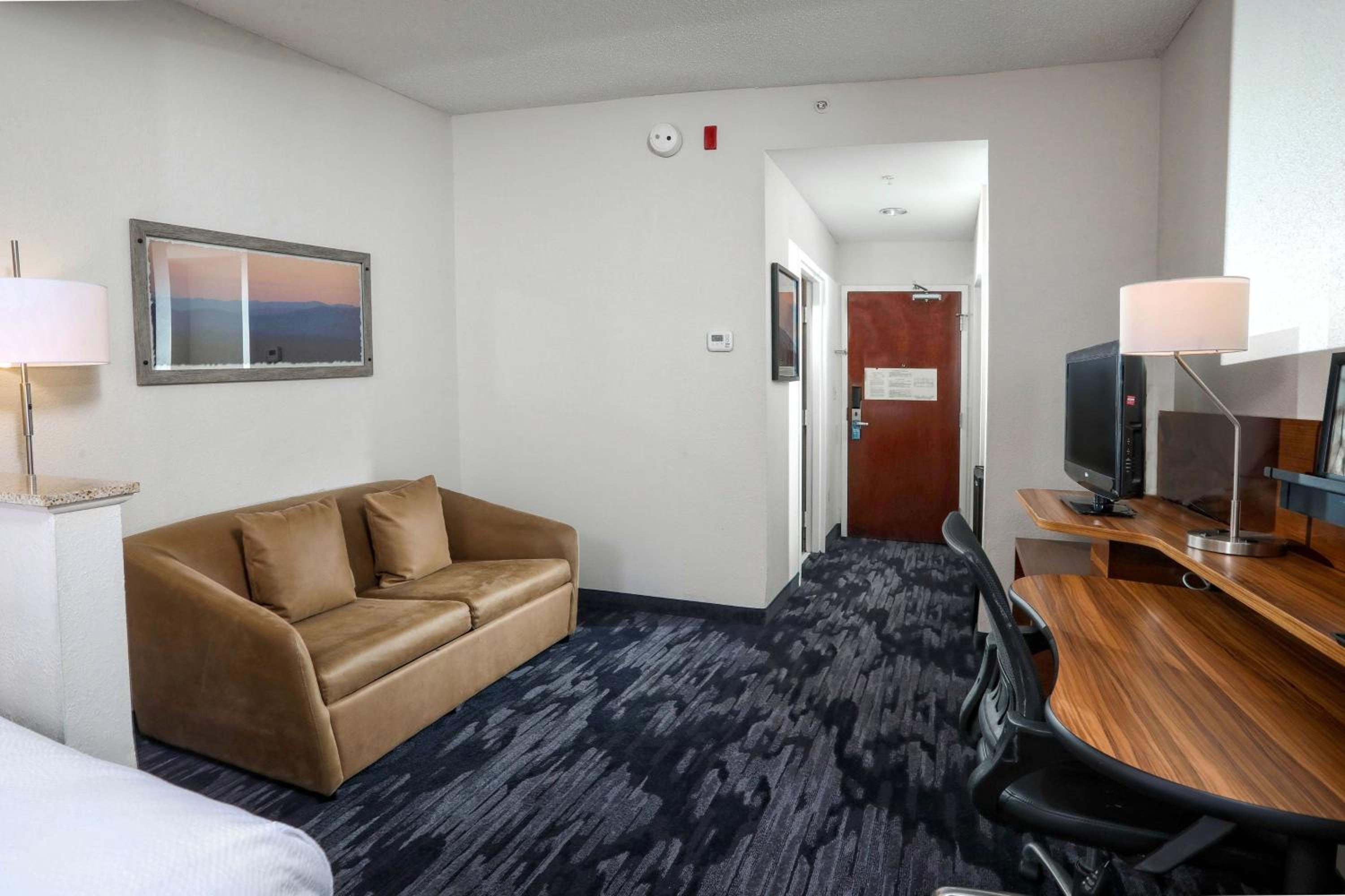 Studio with King Bed and Sofa Bed - Photo 2