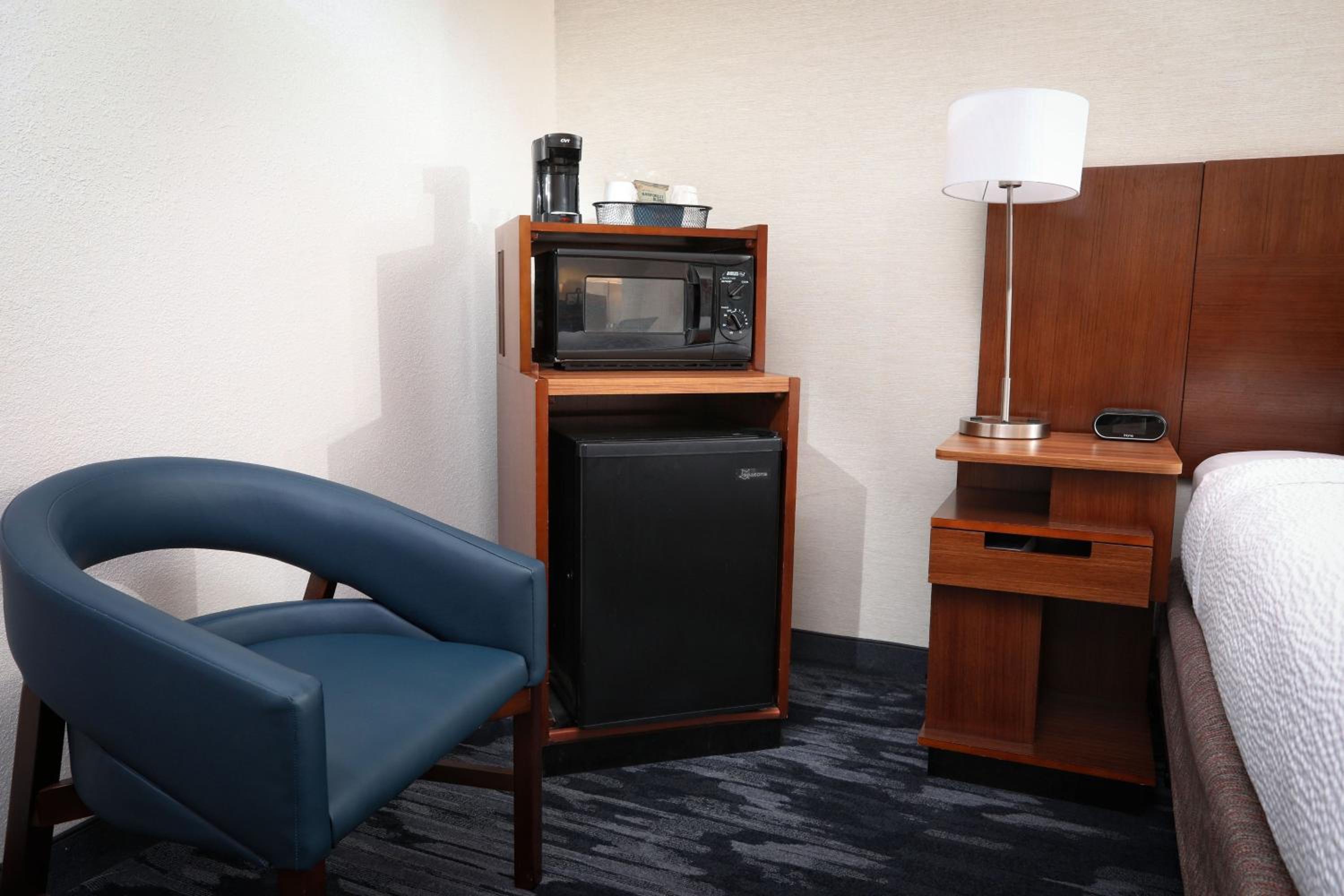 King Room with Roll-In Shower - Mobility and Hearing Accessible - Photo 2