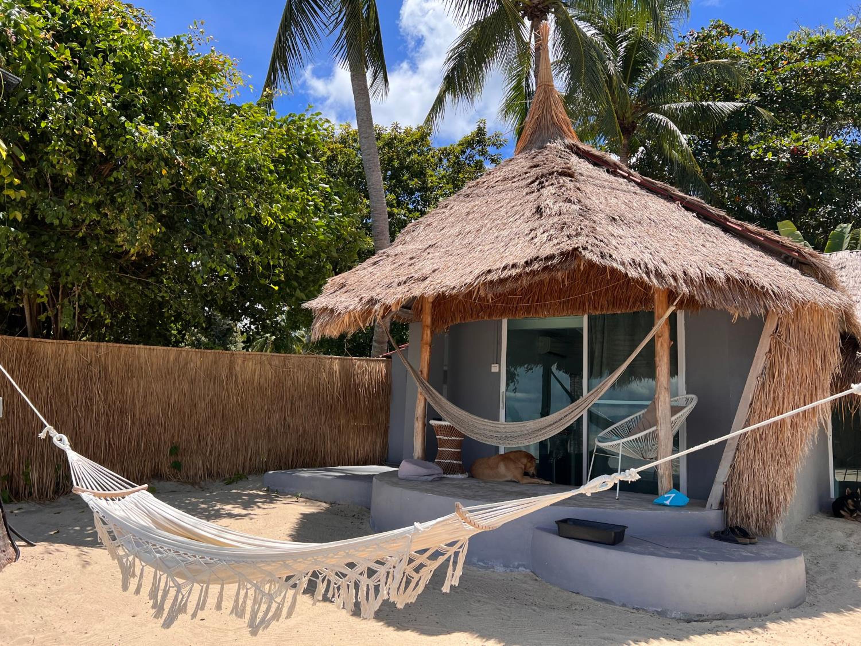 Bungalow - Beach Front - Photo 9