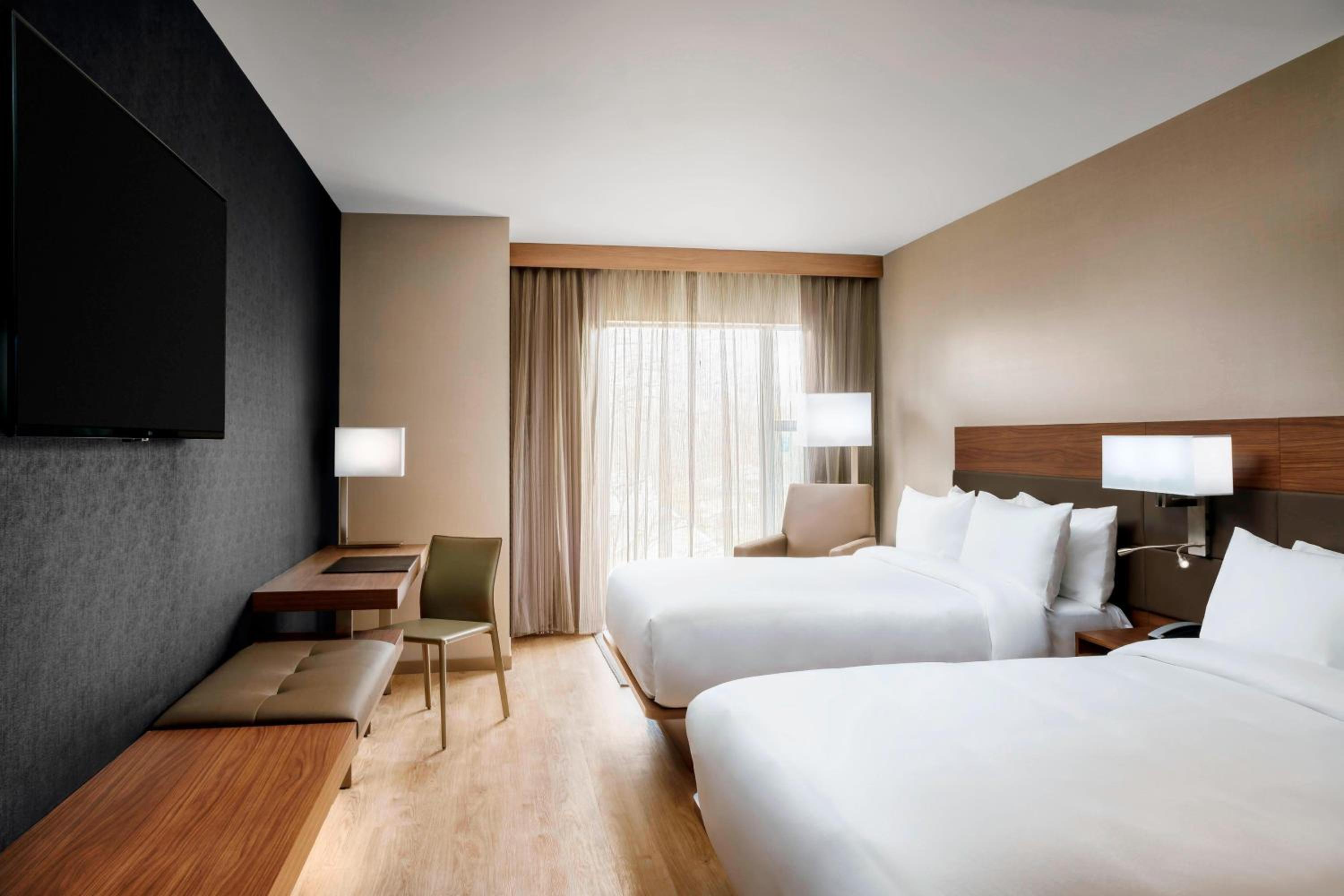 Queen Room with Two Queen Beds - Hearing Accessible
