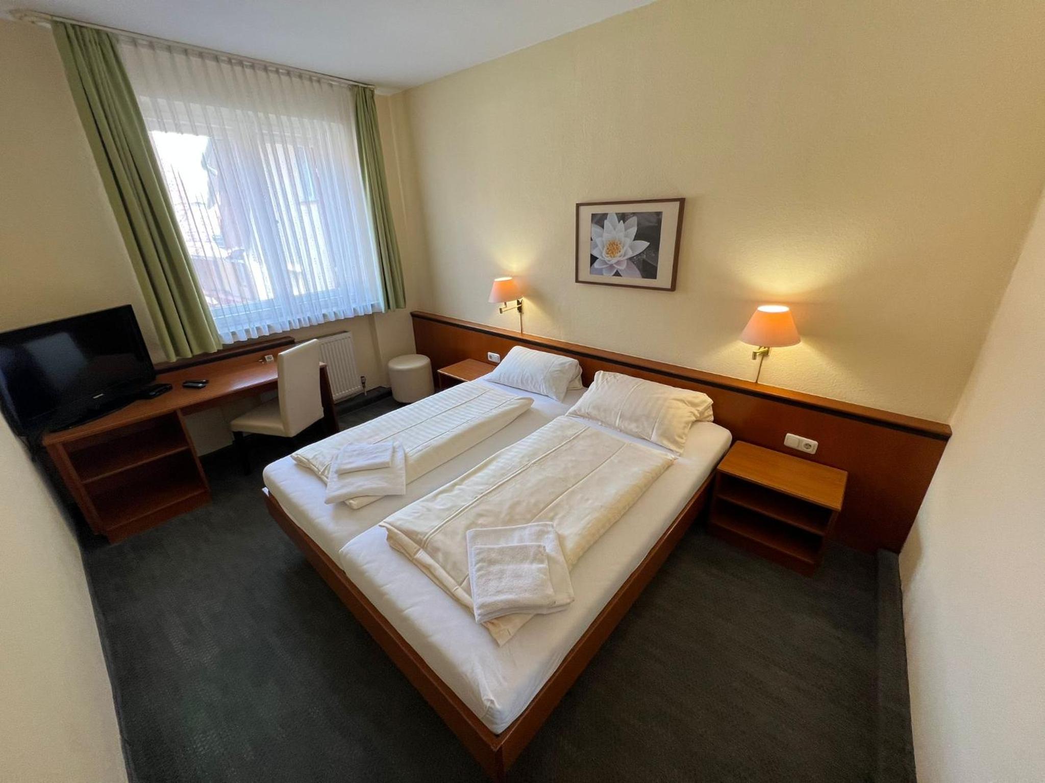 Double Room - Photo 11