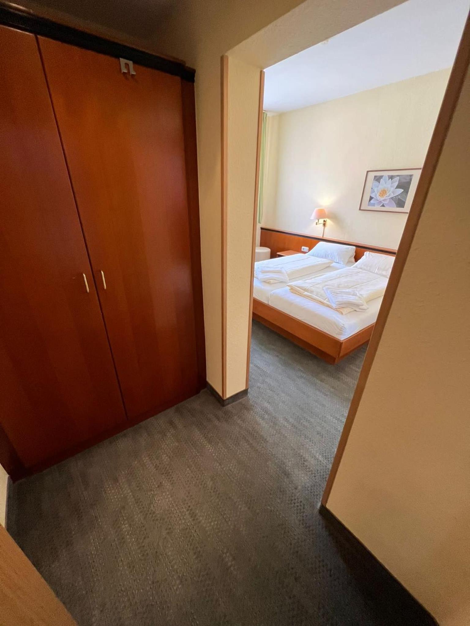 Double Room - Photo 10