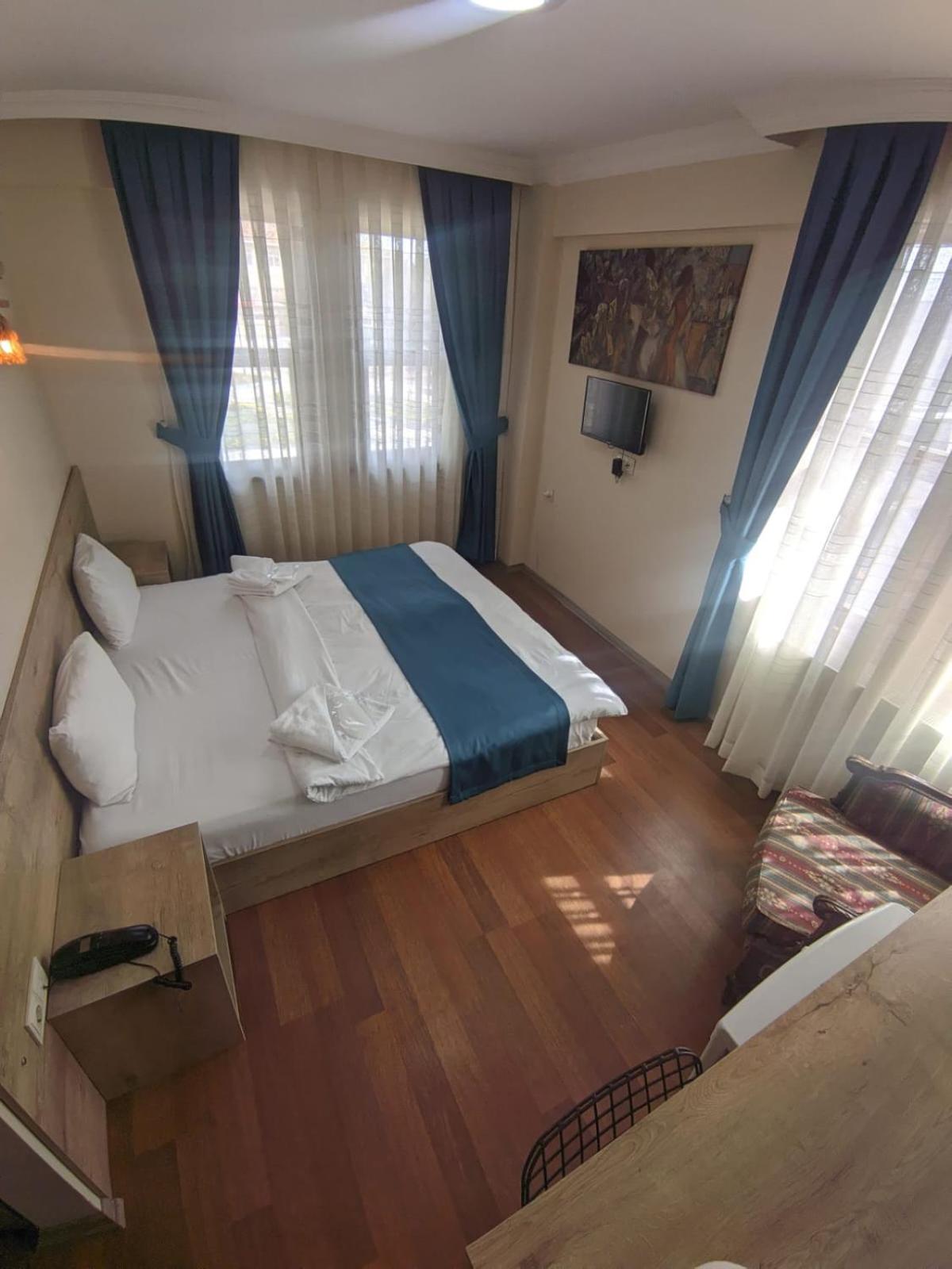 Deluxe Double Room with Sea View - Photo 12