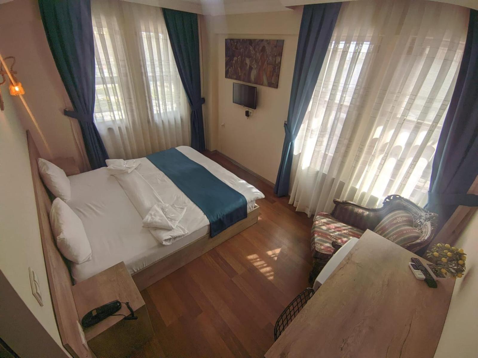Deluxe Double Room with Sea View - Photo 13