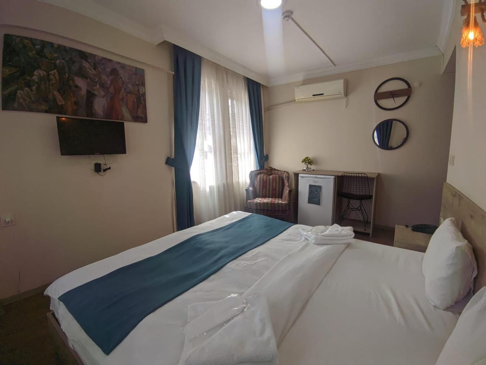 Deluxe Double Room with Sea View - Photo 11