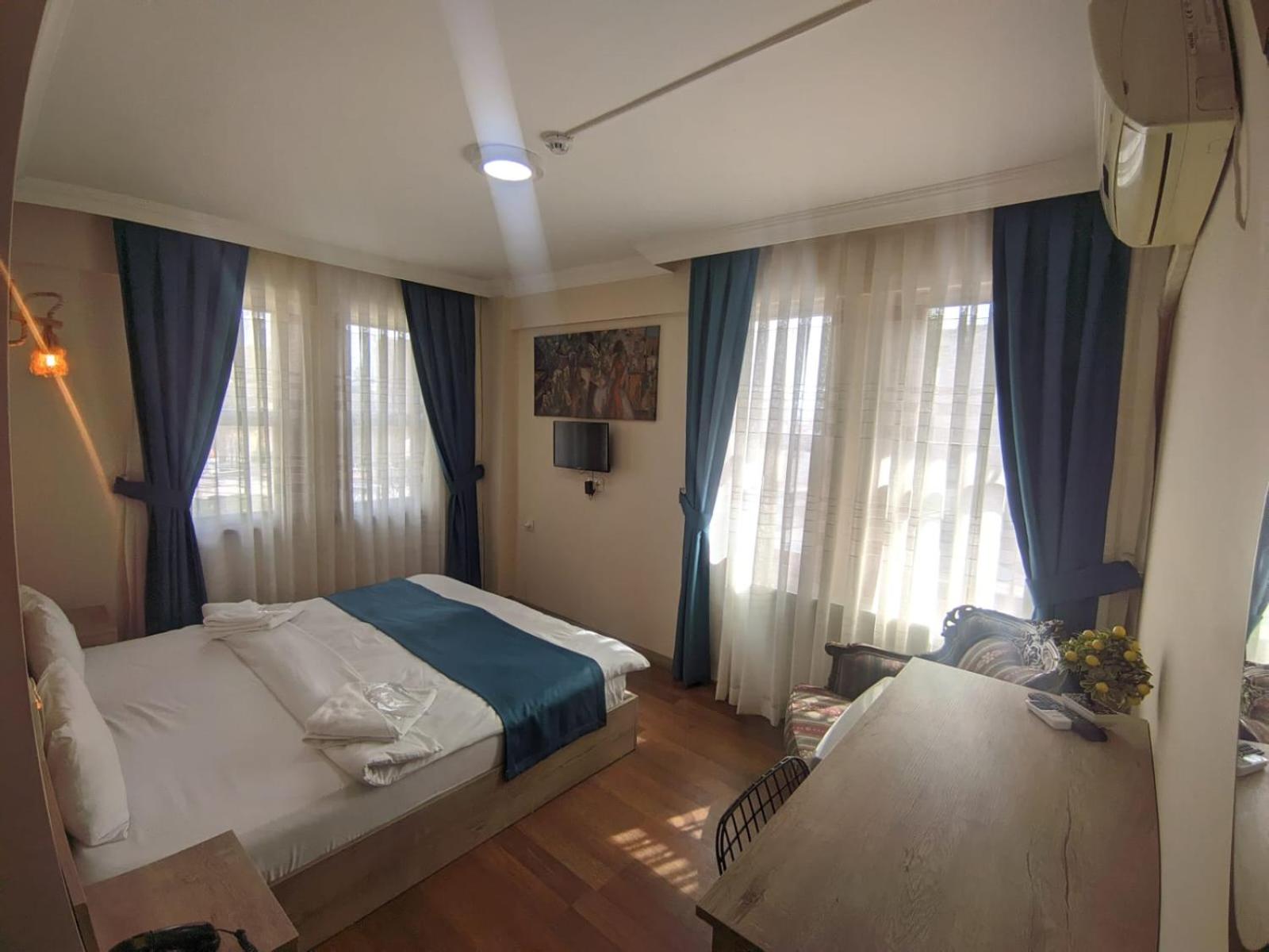 Deluxe Double Room with Sea View - Photo 1