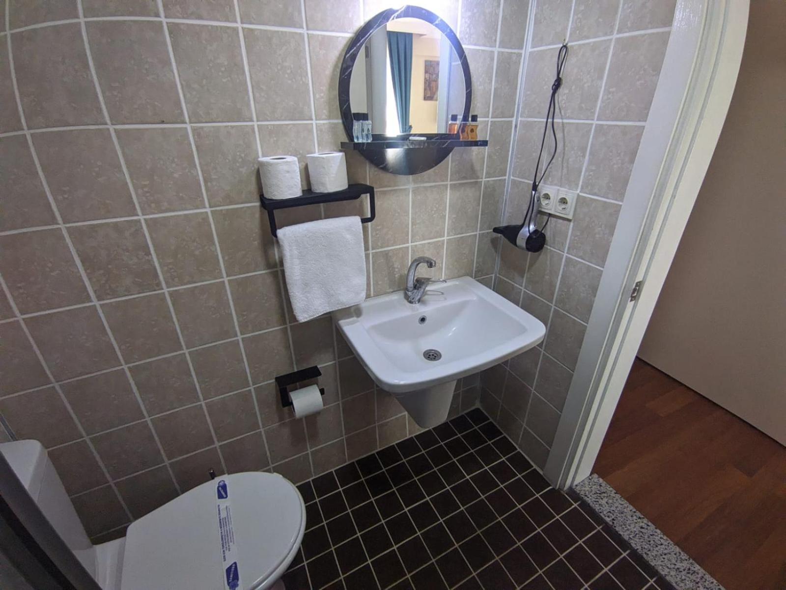 Deluxe Double Room with Sea View - Photo 17