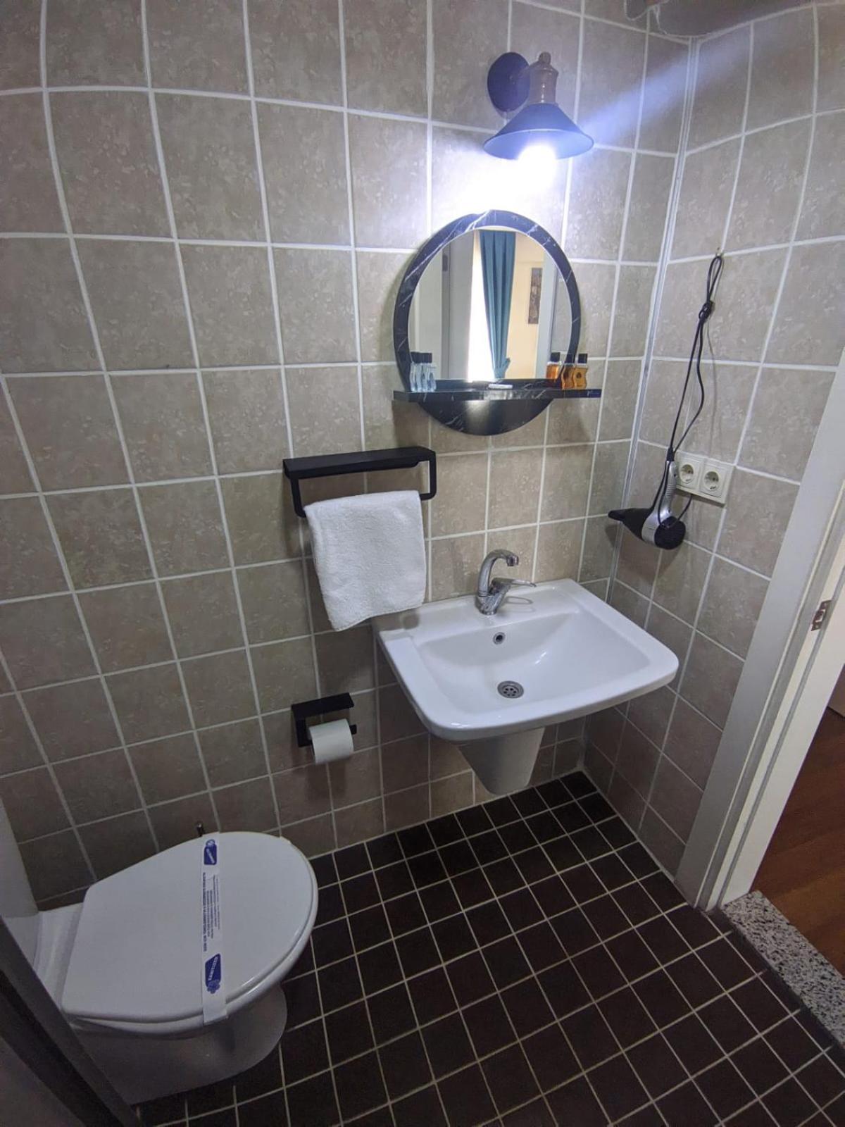 Deluxe Double Room with Sea View - Photo 15