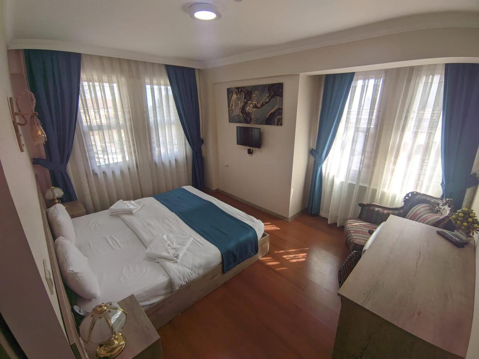 Deluxe Double Room with Sea View - Photo 9