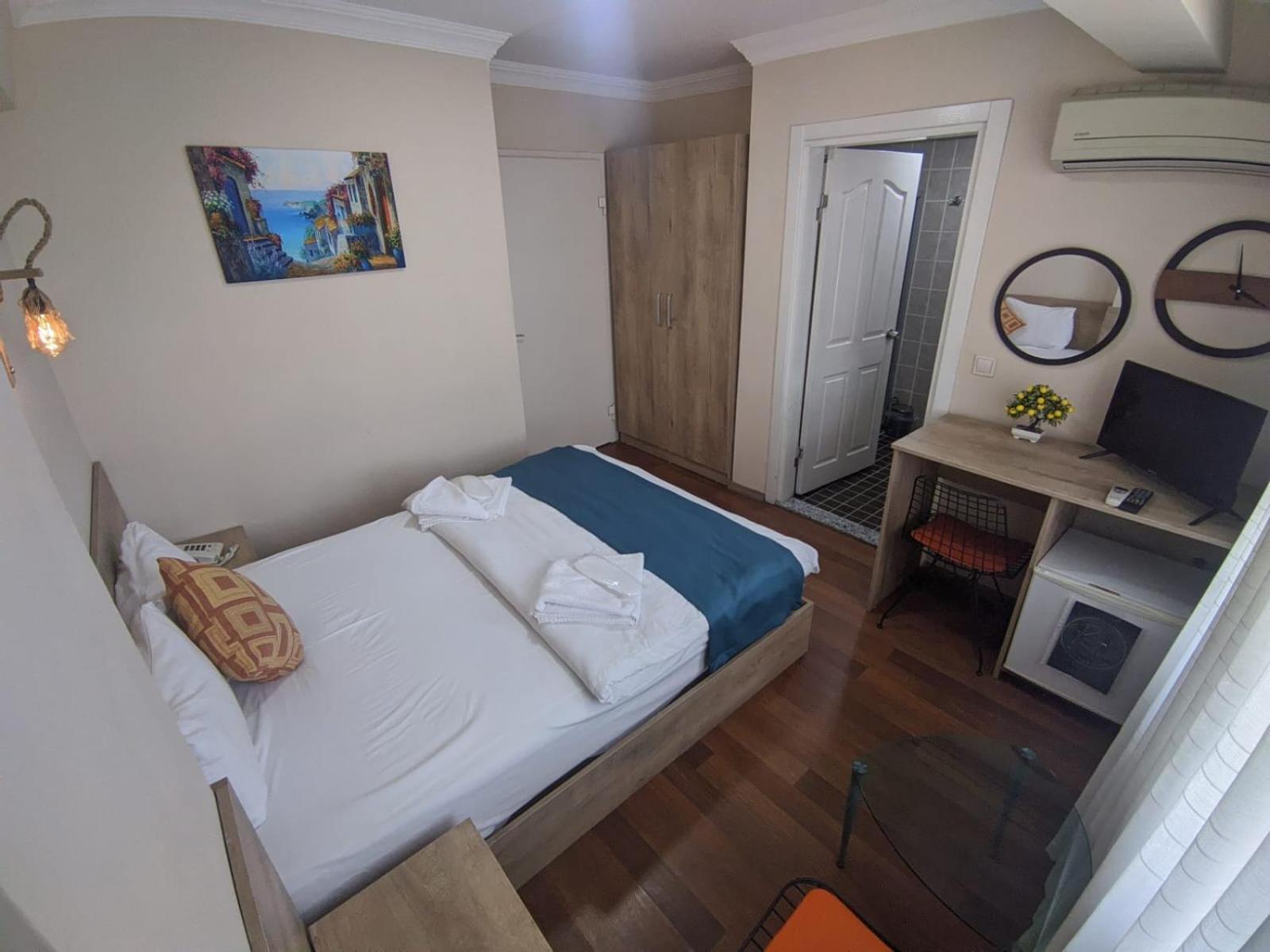 Small Double Room - Photo 10