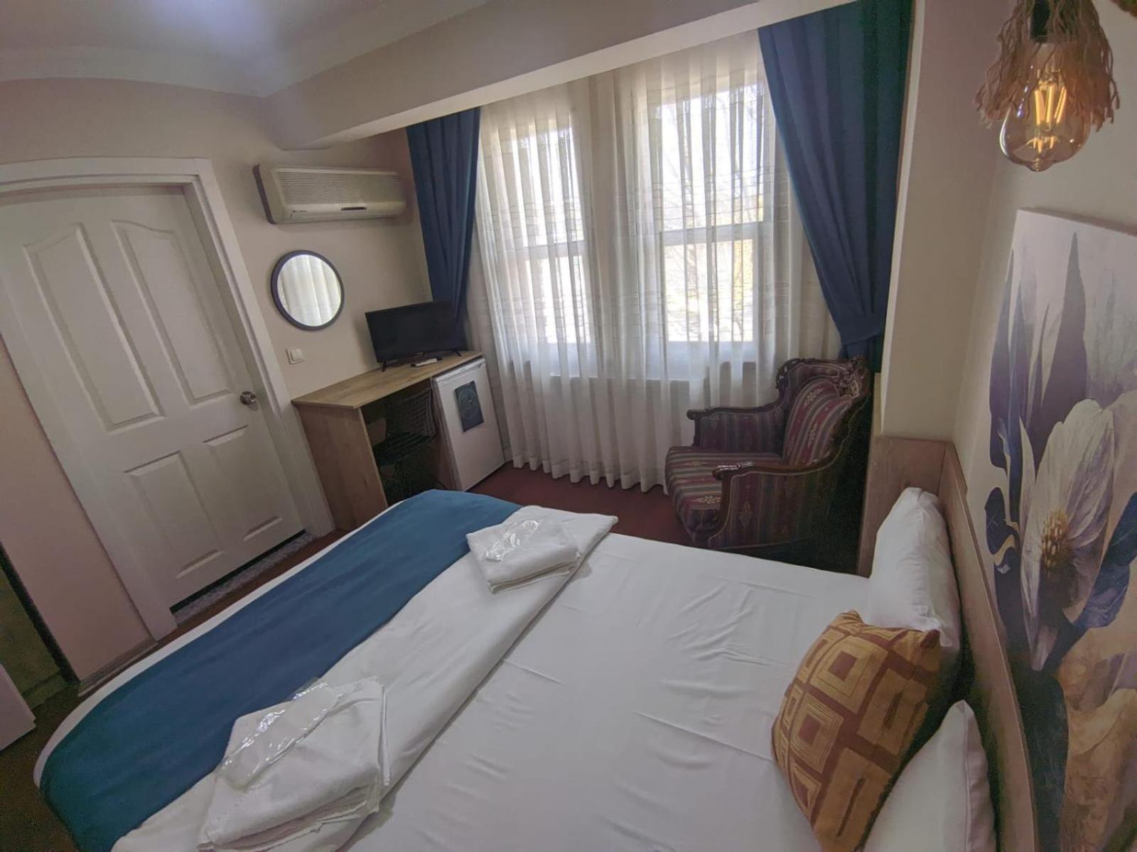 Small Double Room - Photo 8
