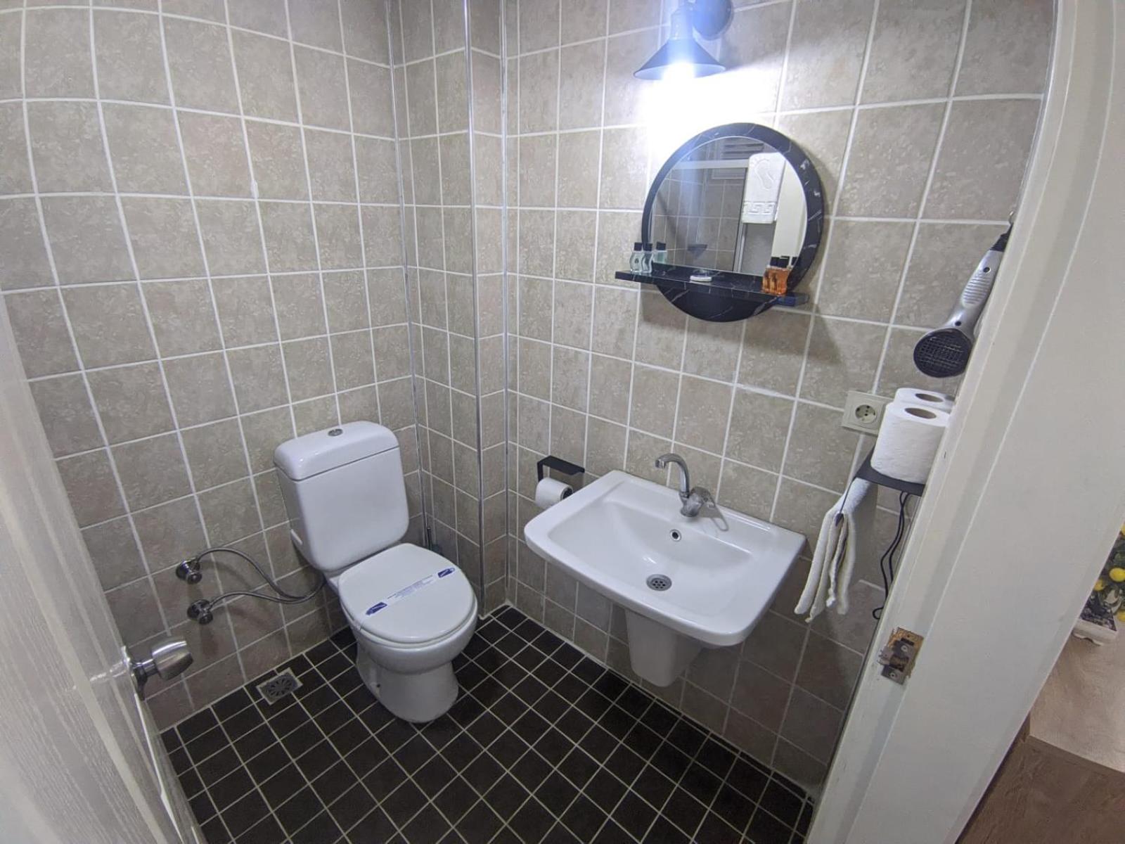 Small Double Room - Photo 3