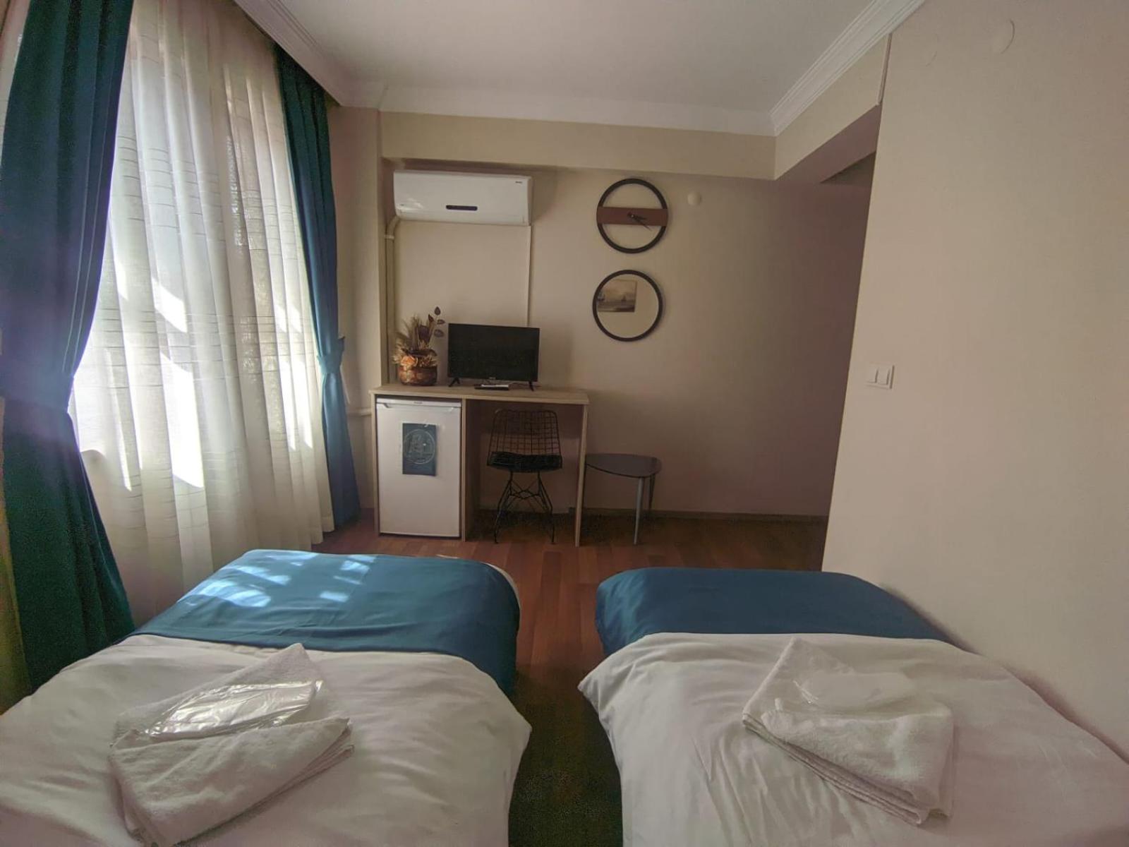 Deluxe Double Room with Side Sea View - Photo 7