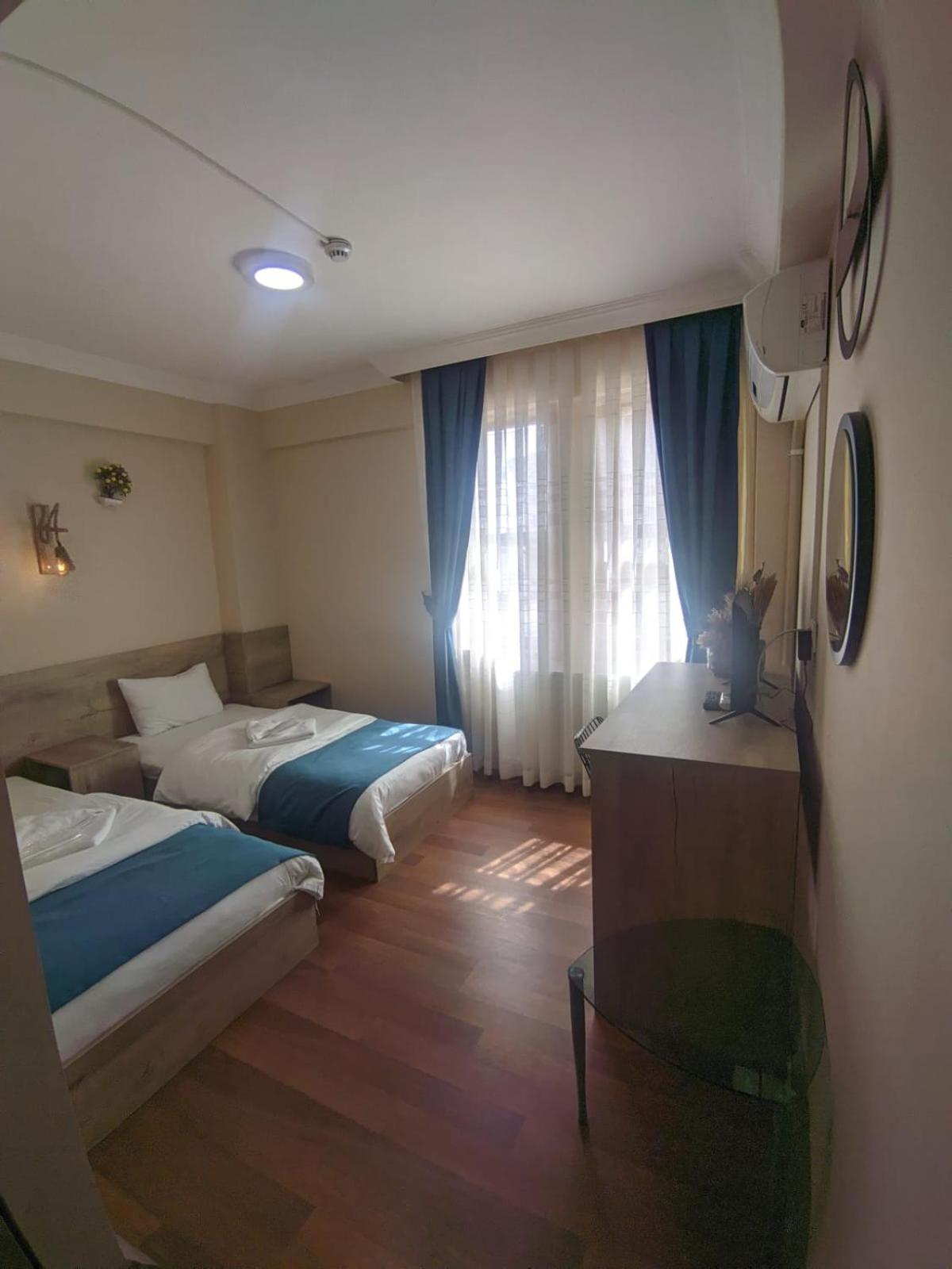 Deluxe Double Room with Side Sea View - Photo 1