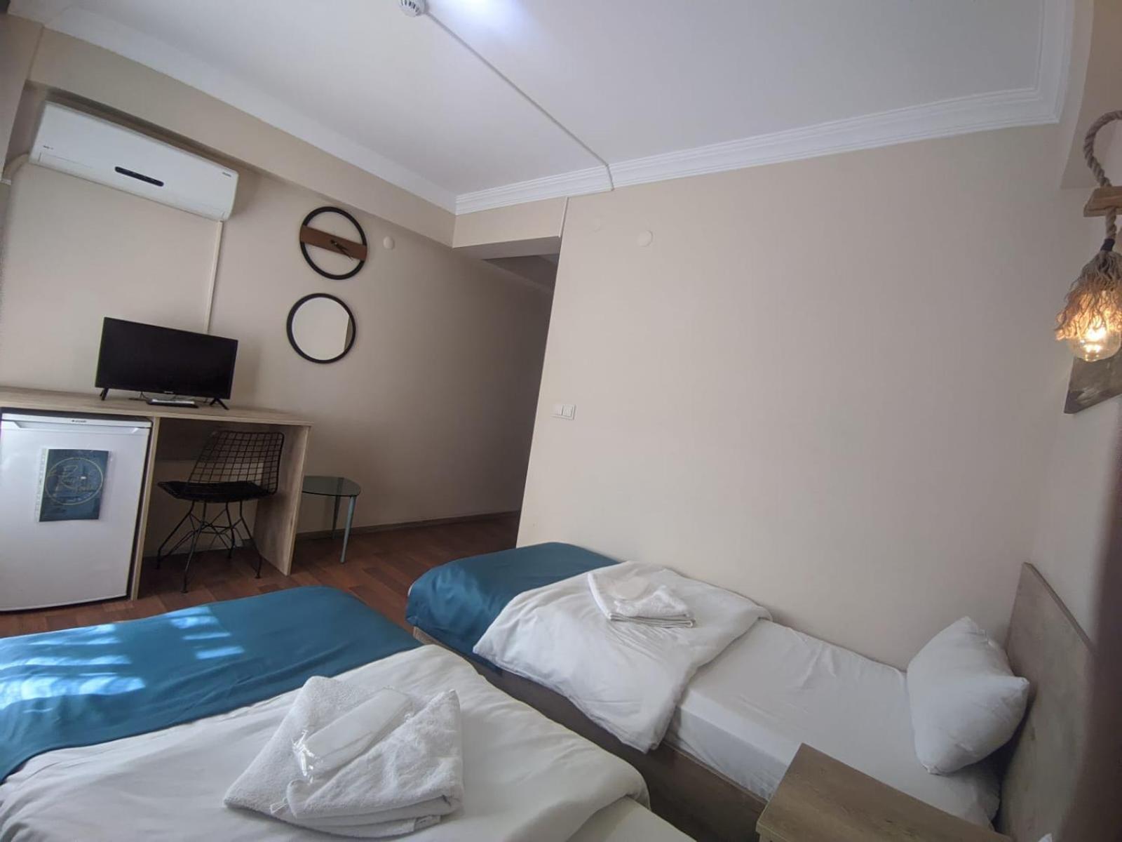 Deluxe Double Room with Side Sea View - Photo 8