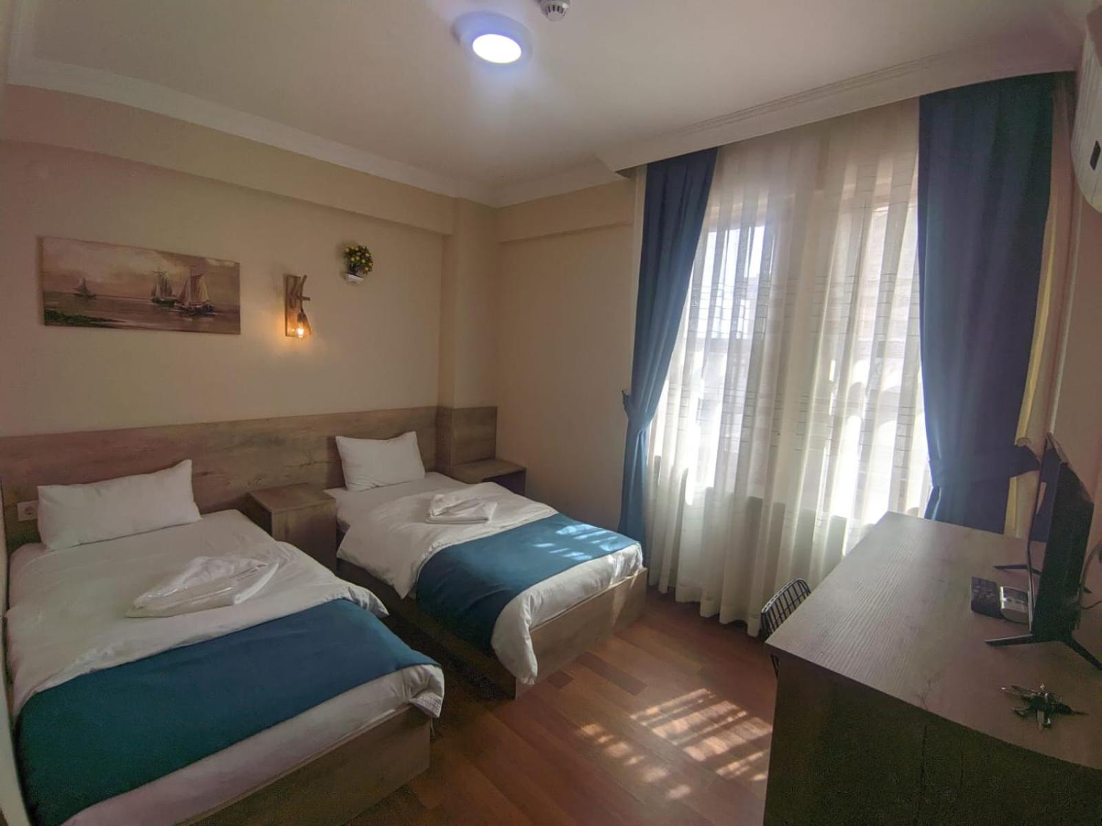 Deluxe Double Room with Side Sea View - Photo 6