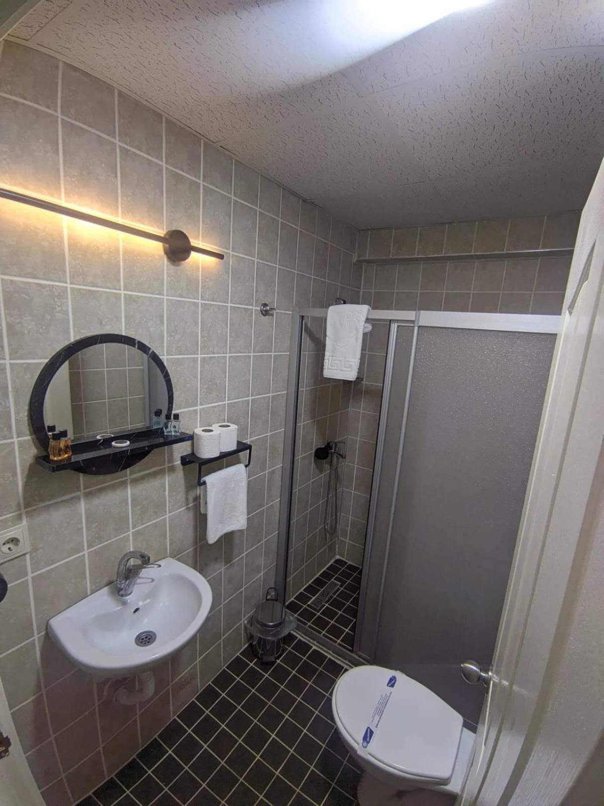 Deluxe Double Room with Side Sea View - Photo 11