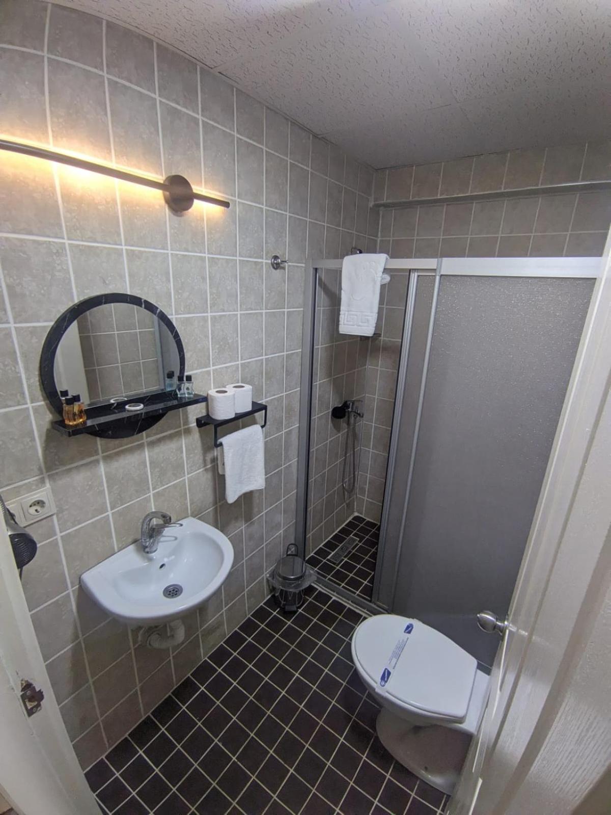 Deluxe Double Room with Side Sea View - Photo 10