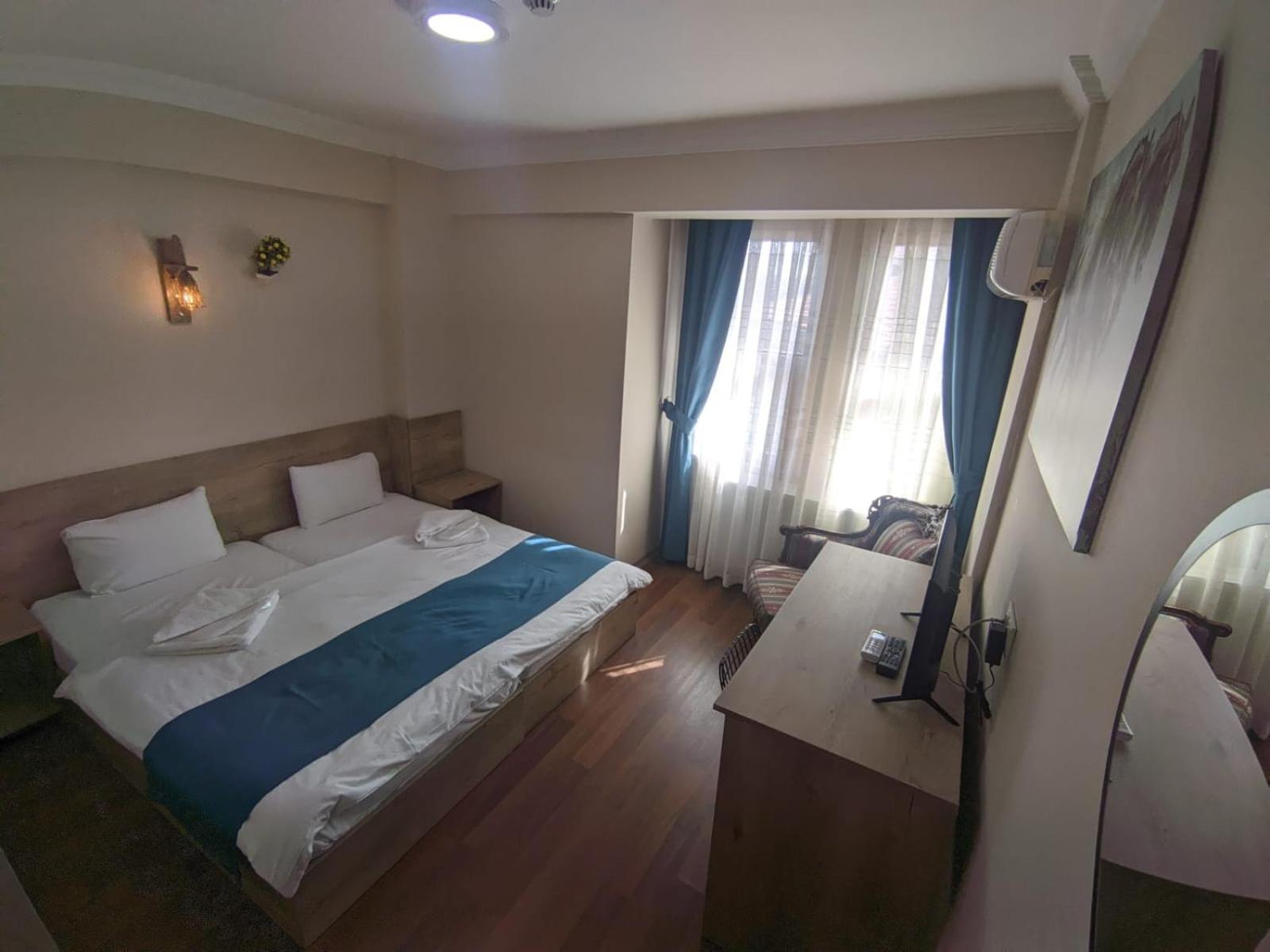 Deluxe Double Room with Side Sea View - Photo 12