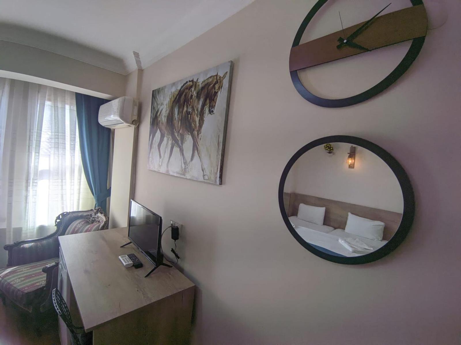Deluxe Double Room with Side Sea View - Photo 3