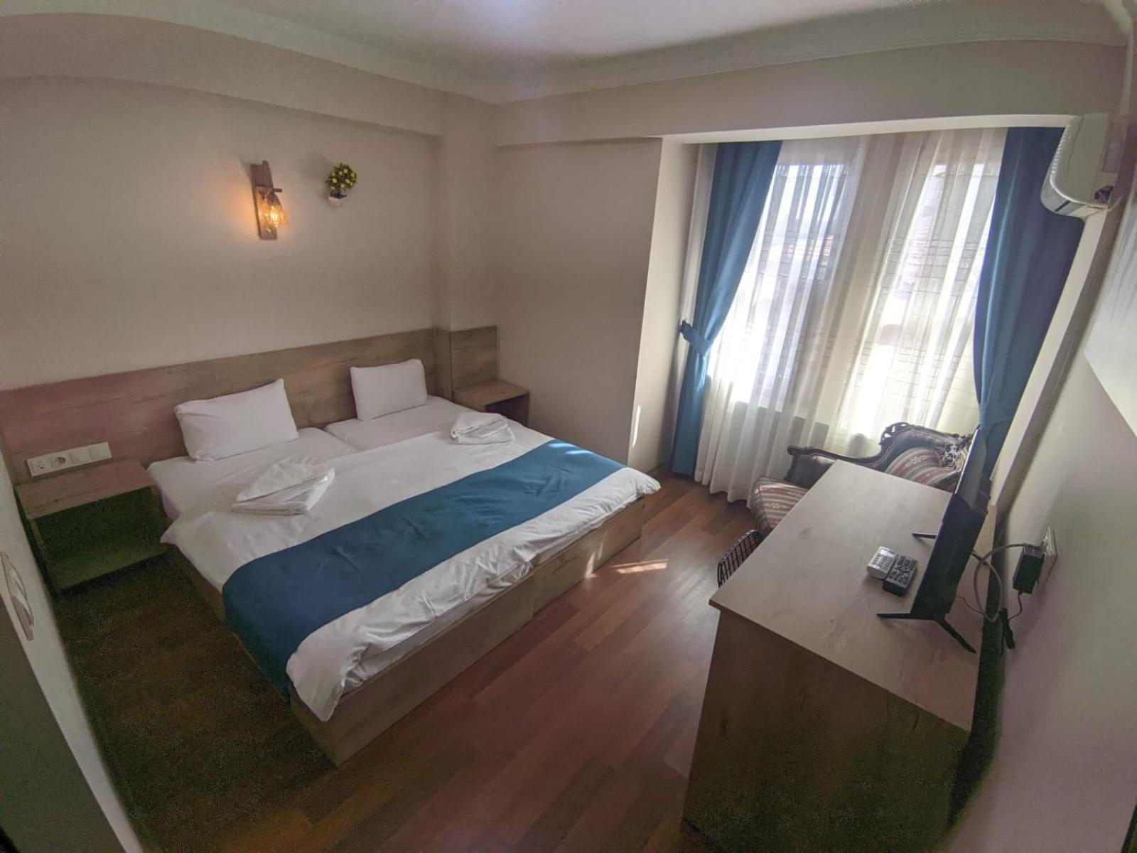 Deluxe Double Room with Side Sea View - Photo 5
