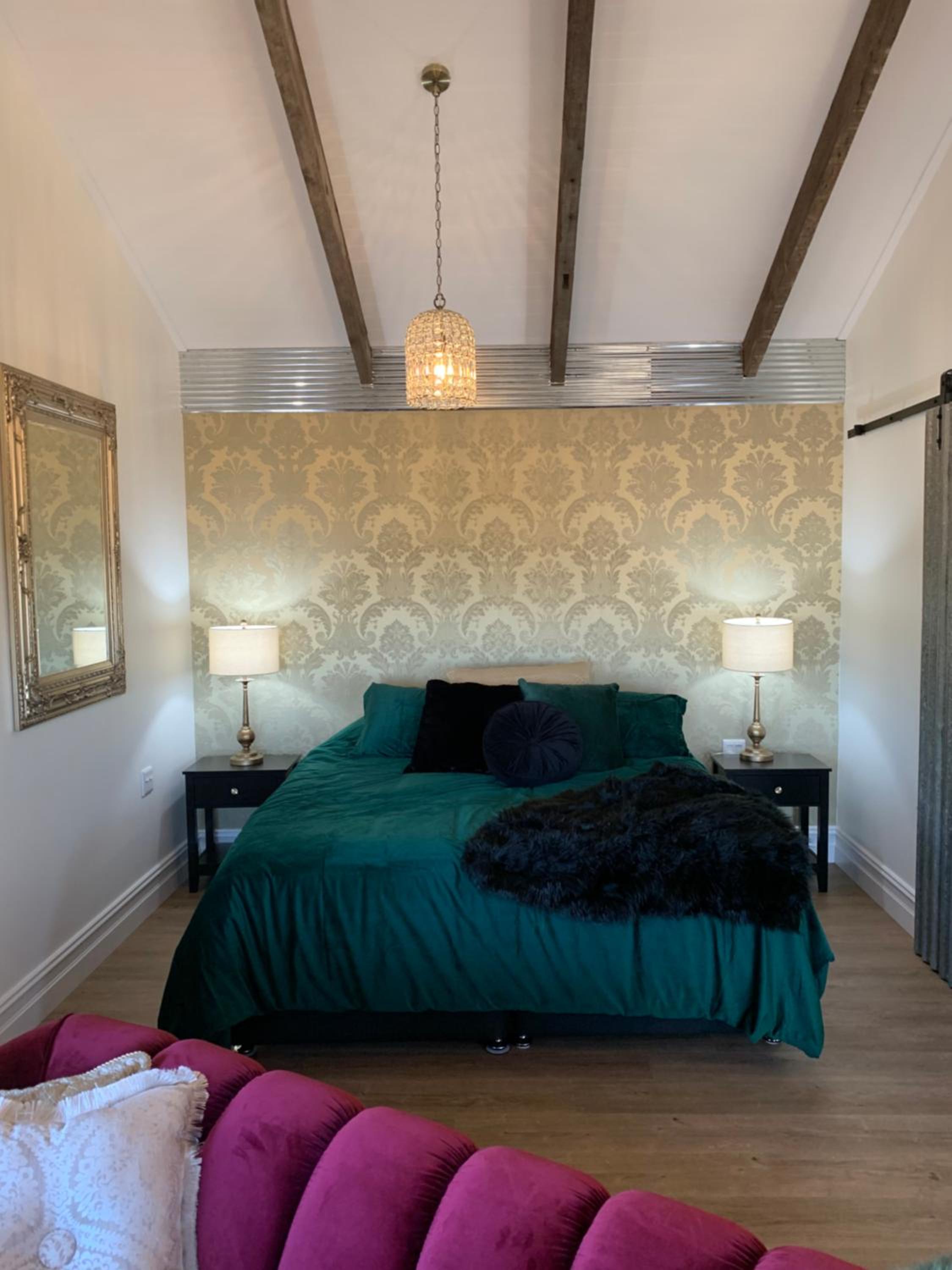 Cluckingham Palace - Photo 1