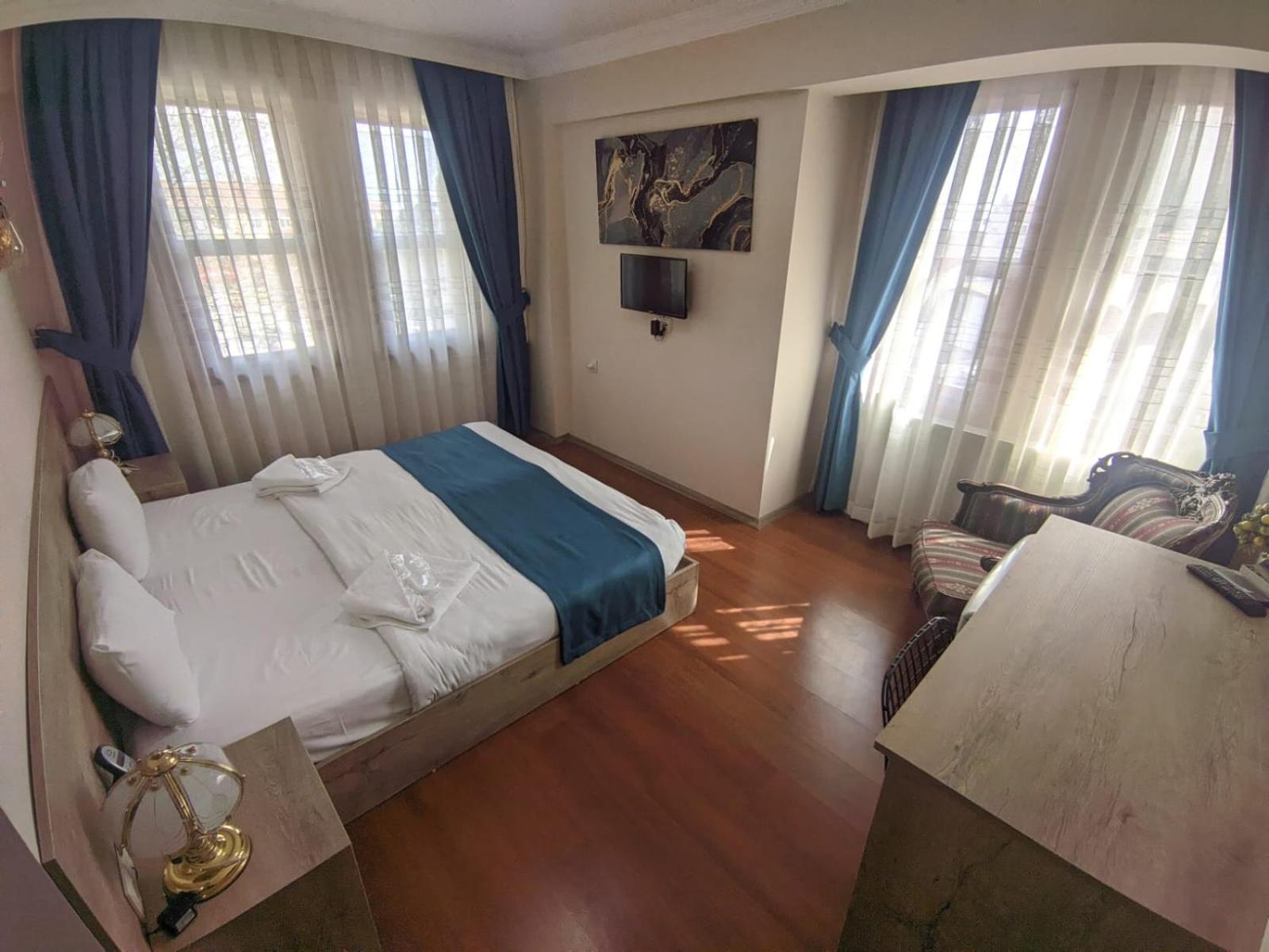 Deluxe Double Room with Sea View - Photo 5