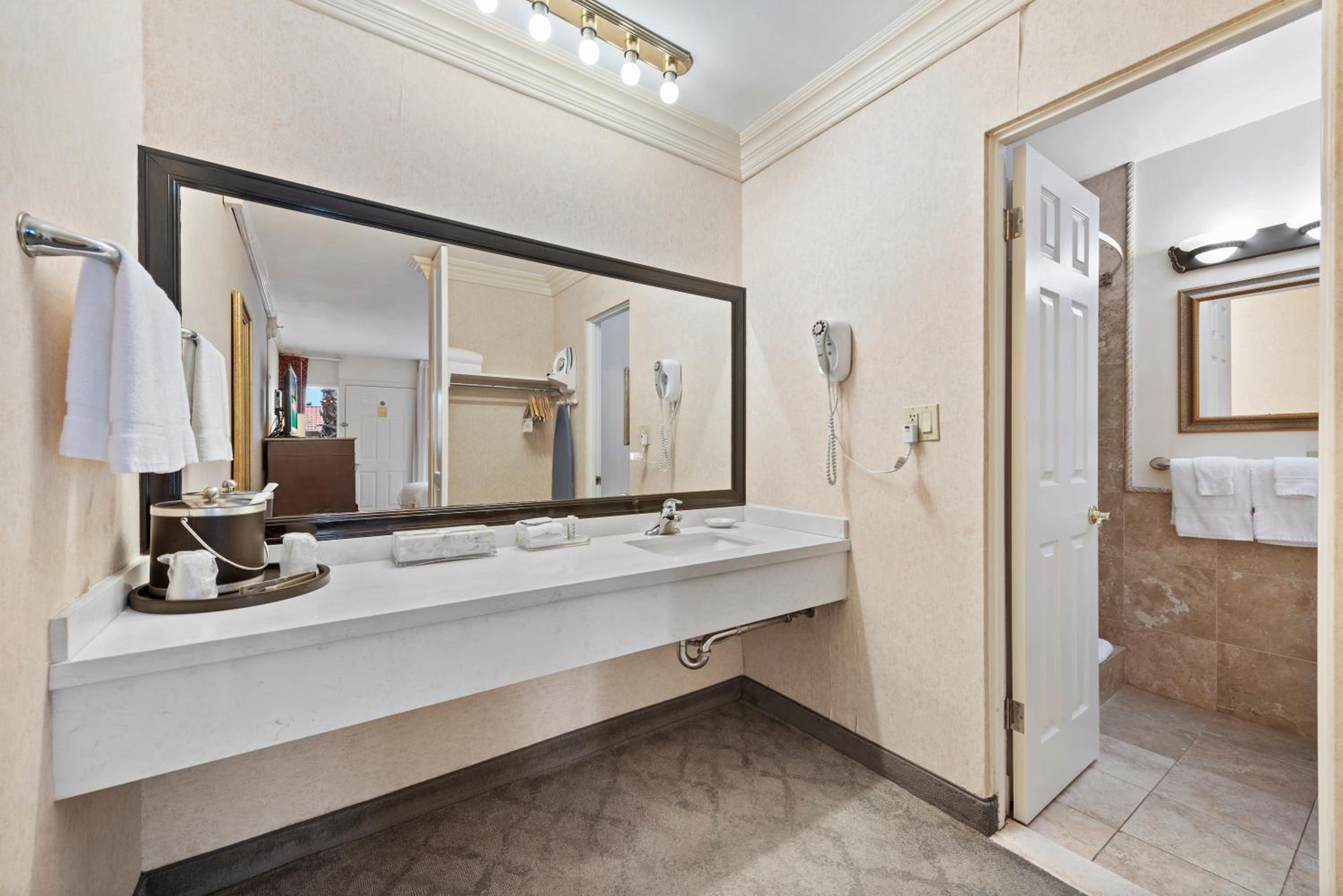 Standard Double Room - Photo 2