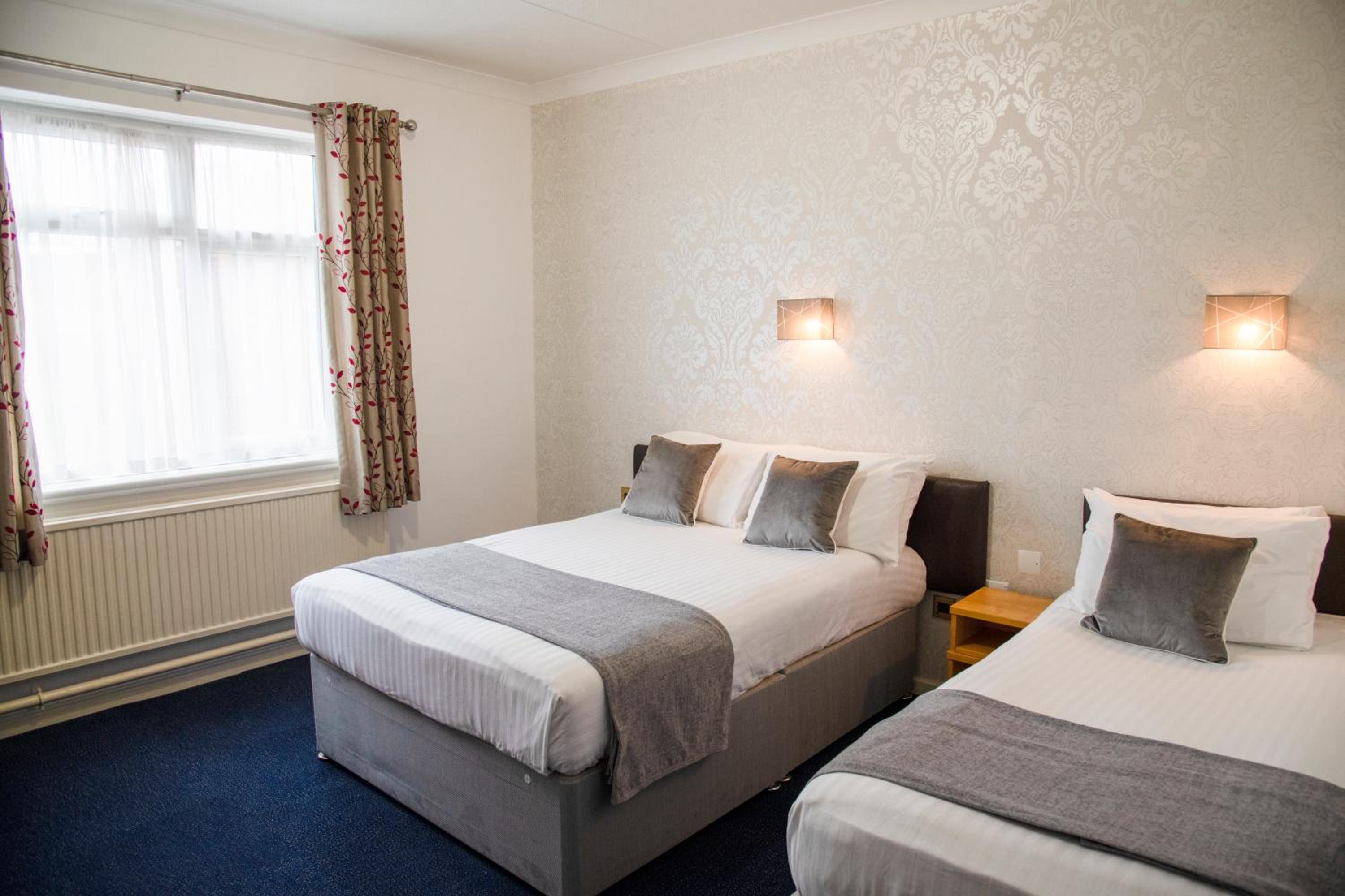 Twin Room - Photo 4