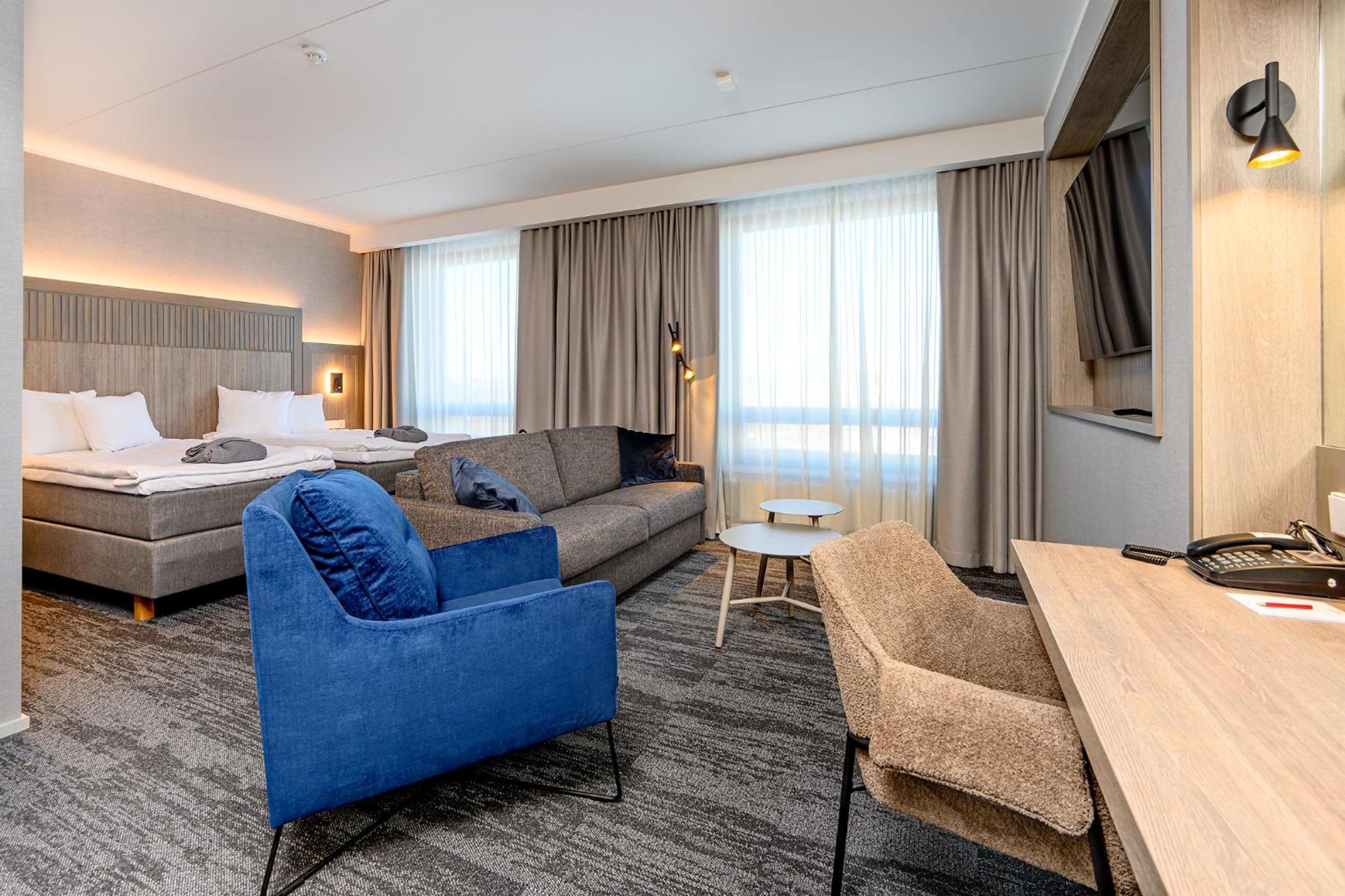 Deluxe Double Room with Bath - Photo 2