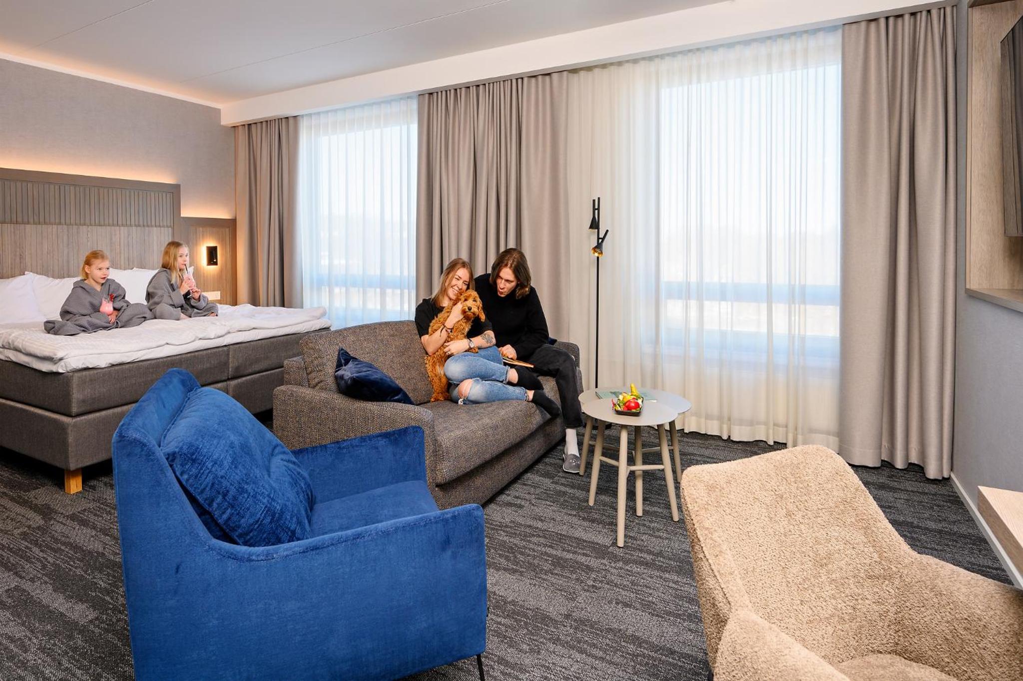 Deluxe Double Room with Bath - Photo 6