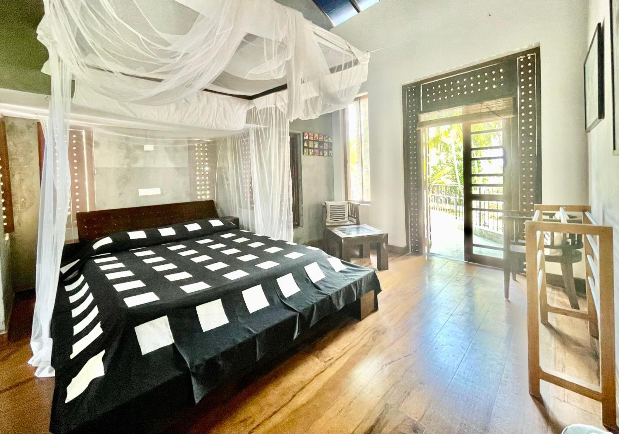 Deluxe Double Room with Balcony and Sea View (Room 5)