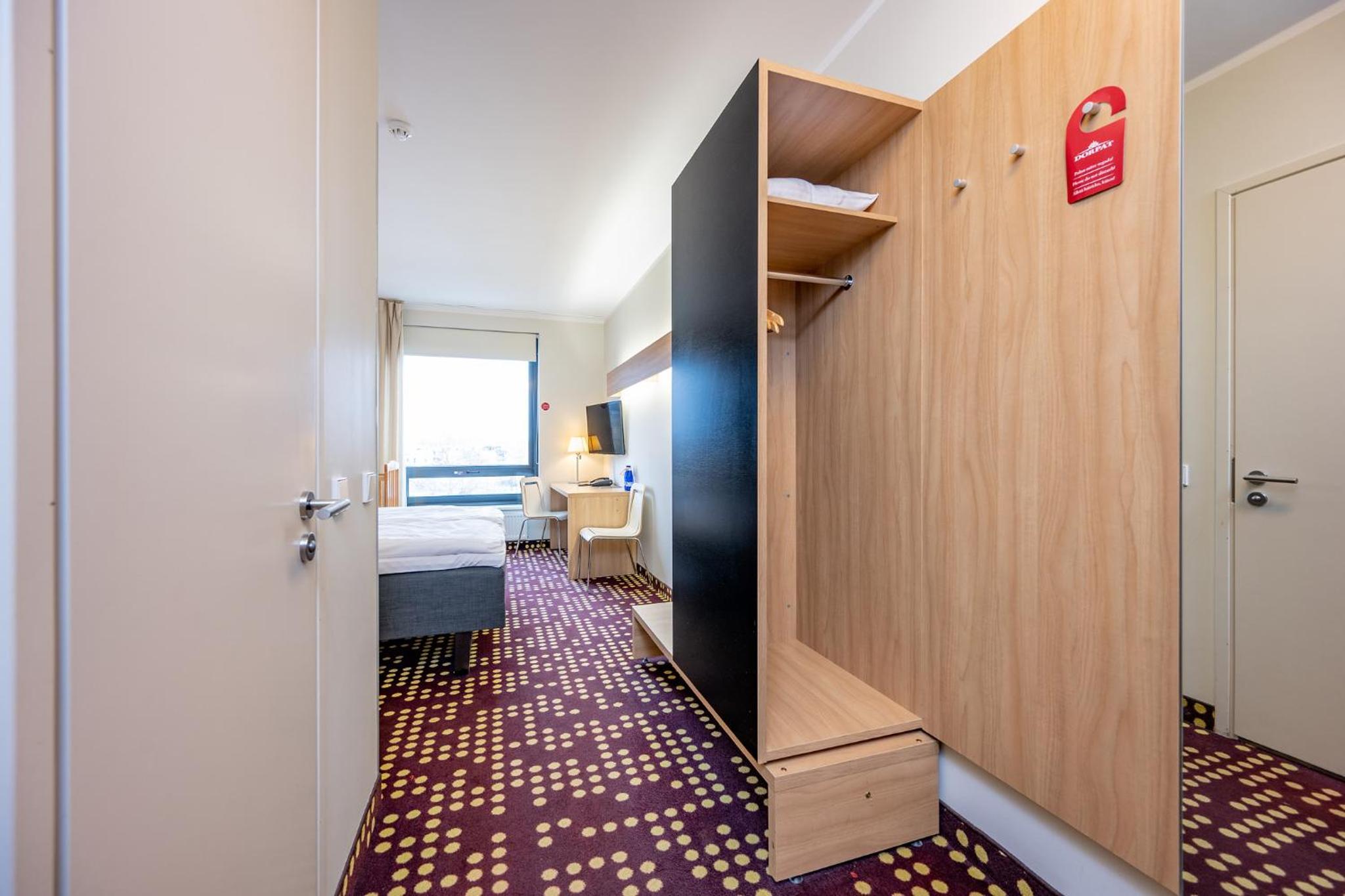 Standard Twin Room - Photo 7