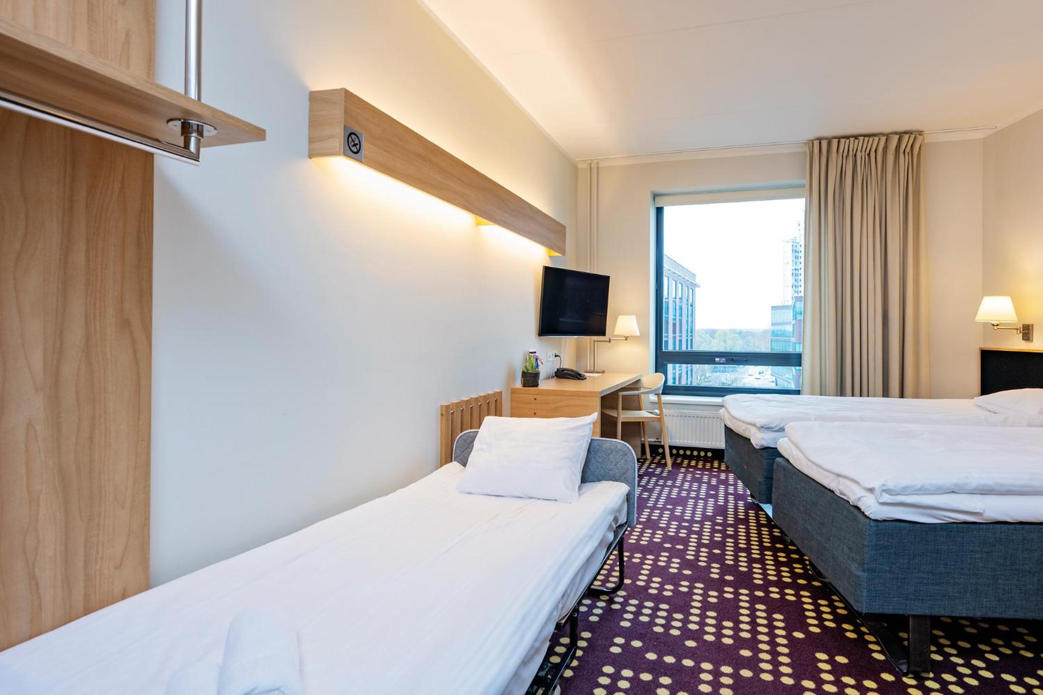 Standard Twin Room - Photo 6