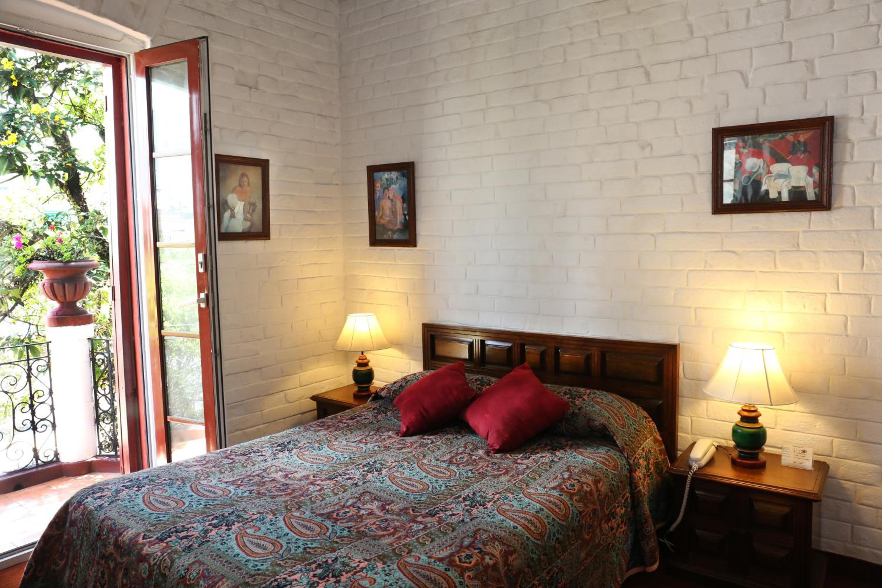 Double Room - Photo 9