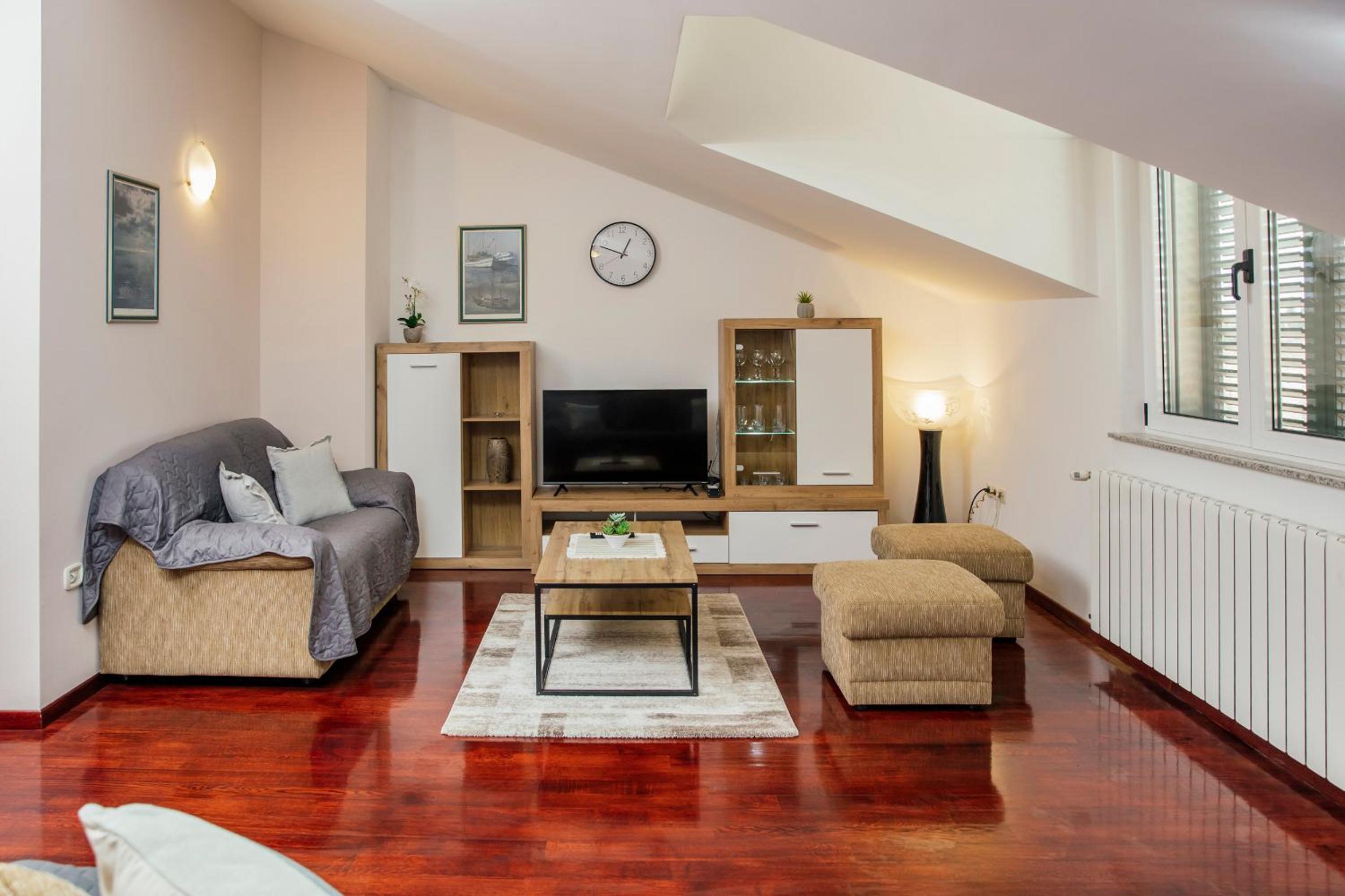 Apartment - Photo 2