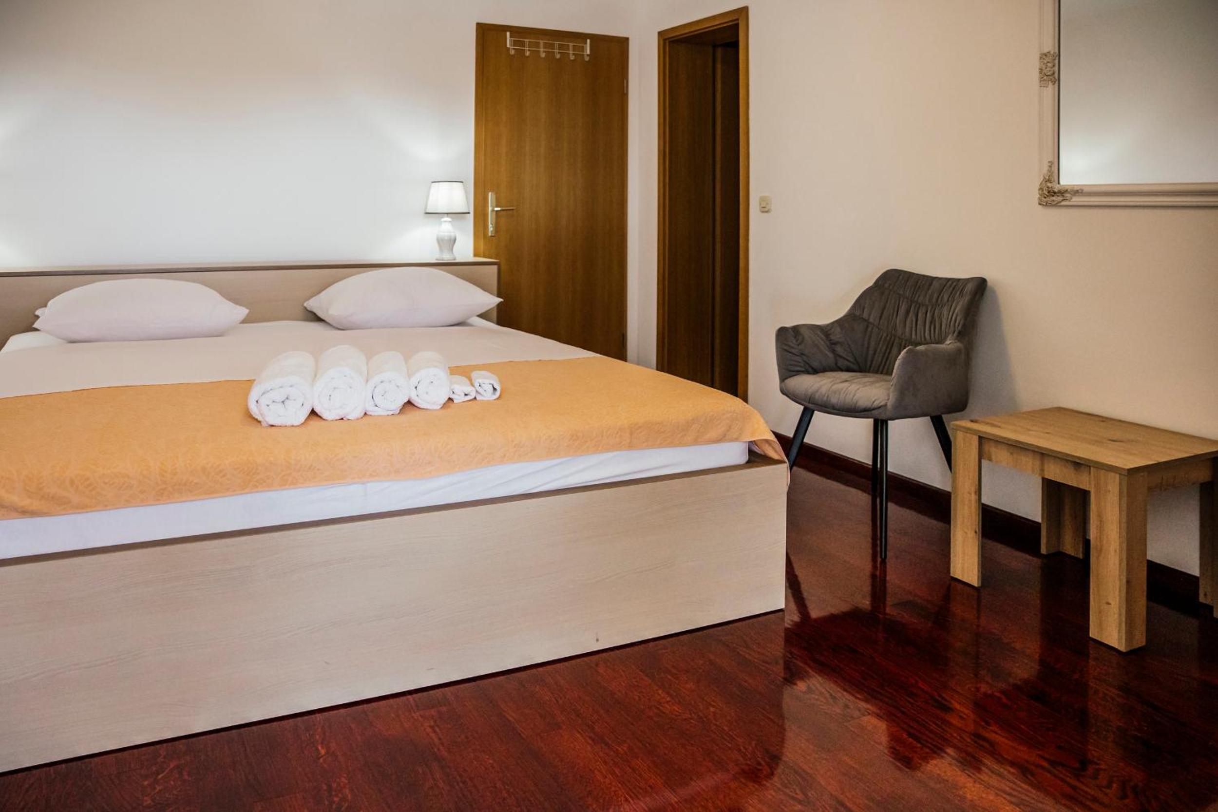 Double Room with Balcony - Photo 1