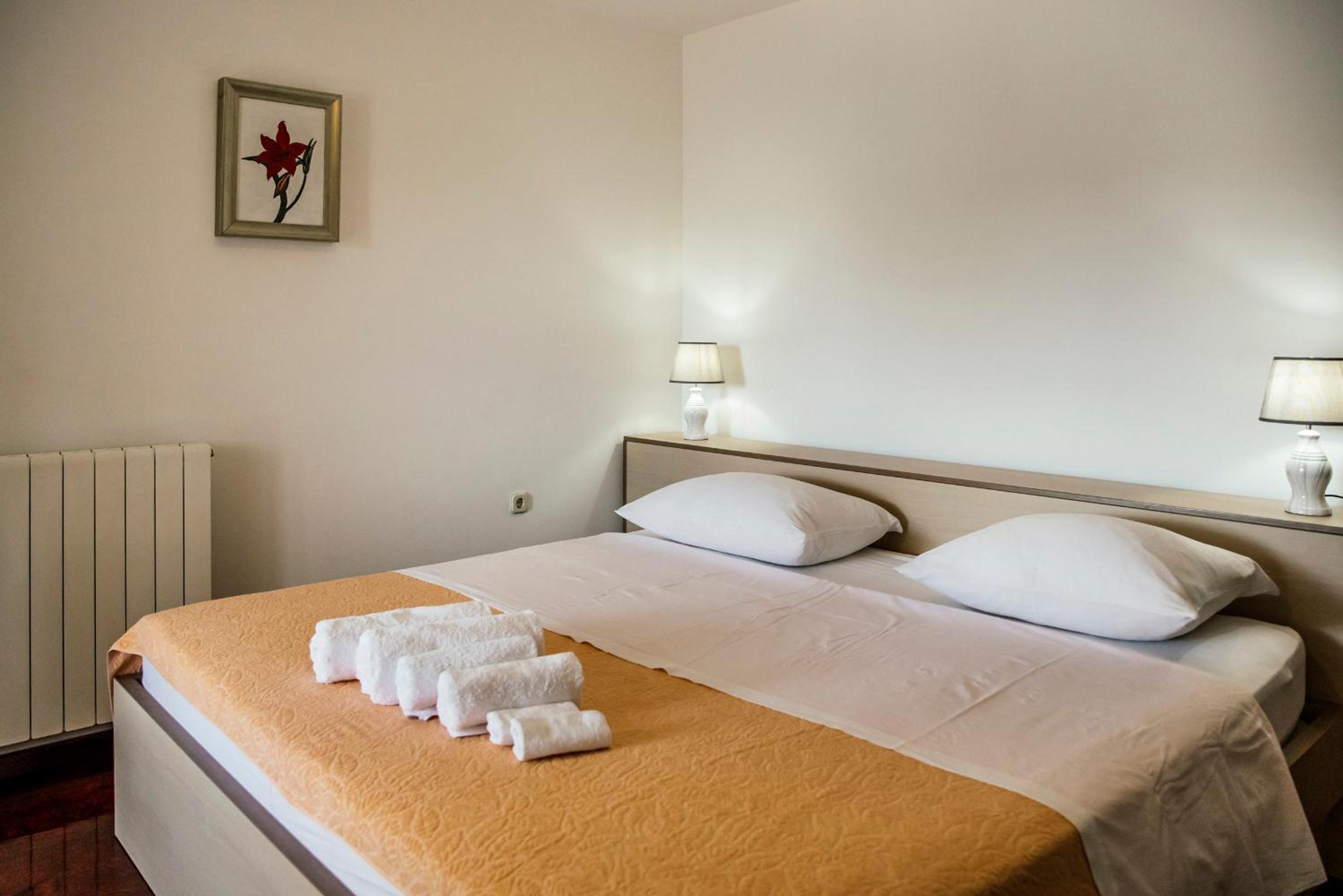 Double Room with Balcony - Photo 3