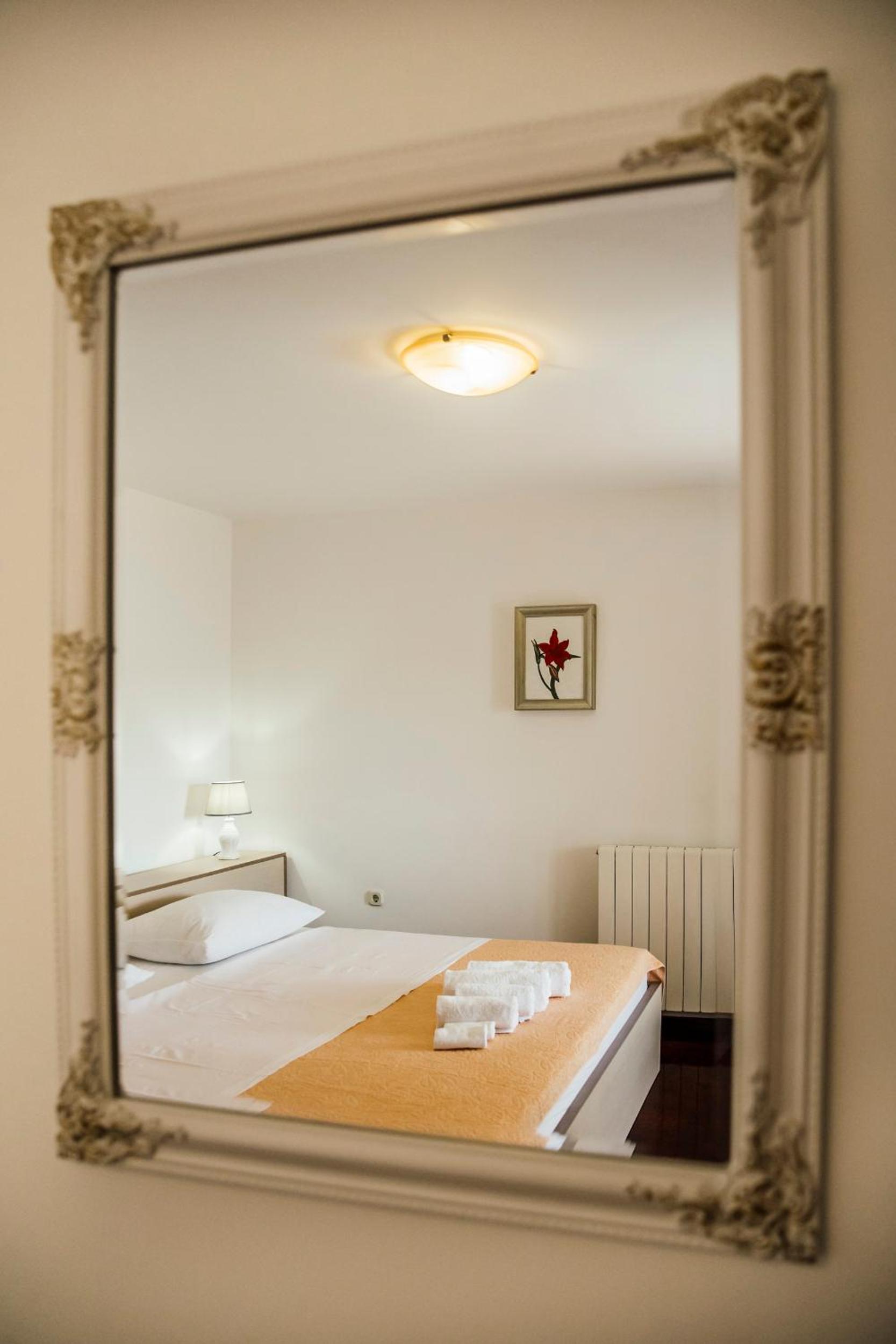 Double Room with Balcony - Photo 4