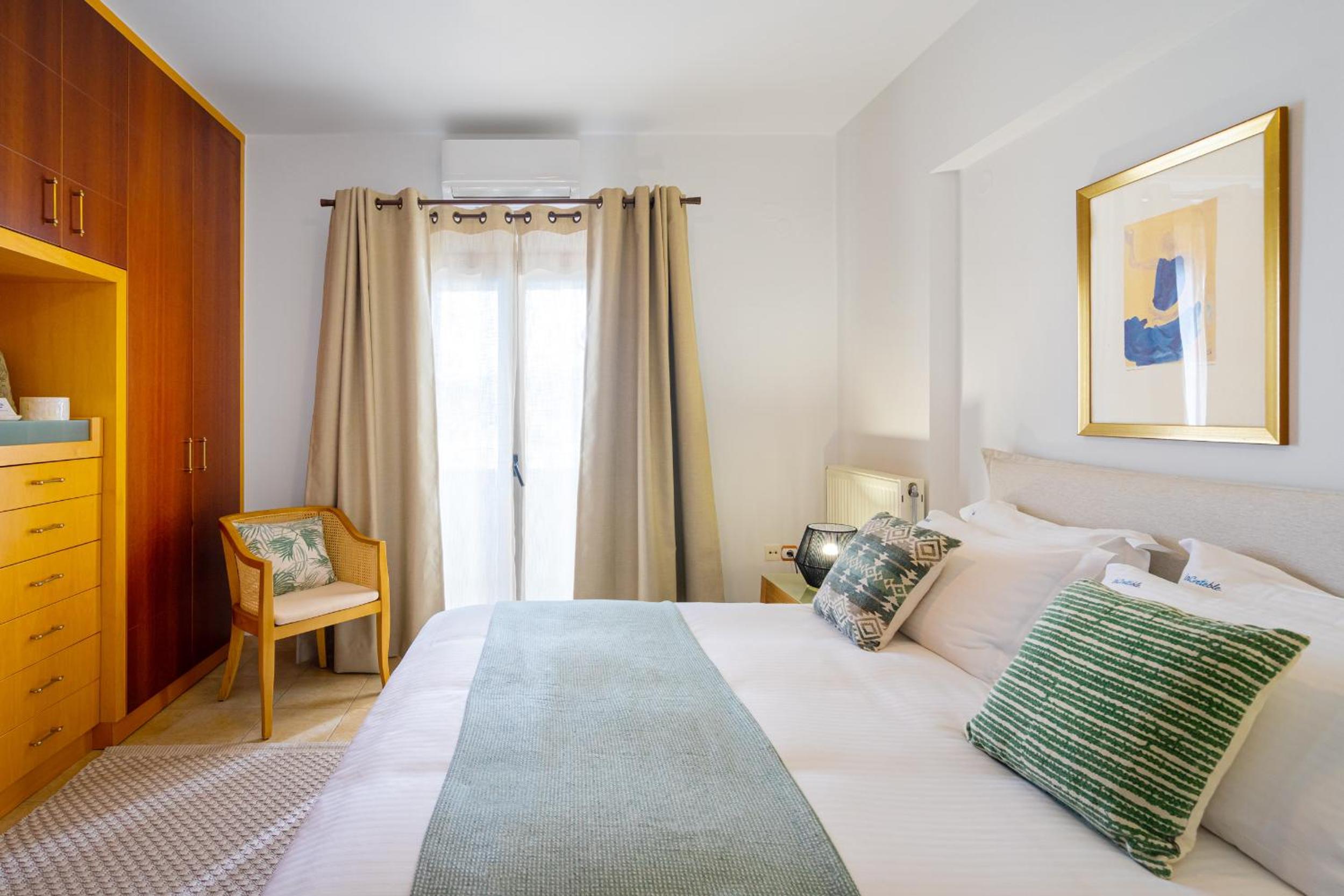 Three-Bedroom House - Photo 10