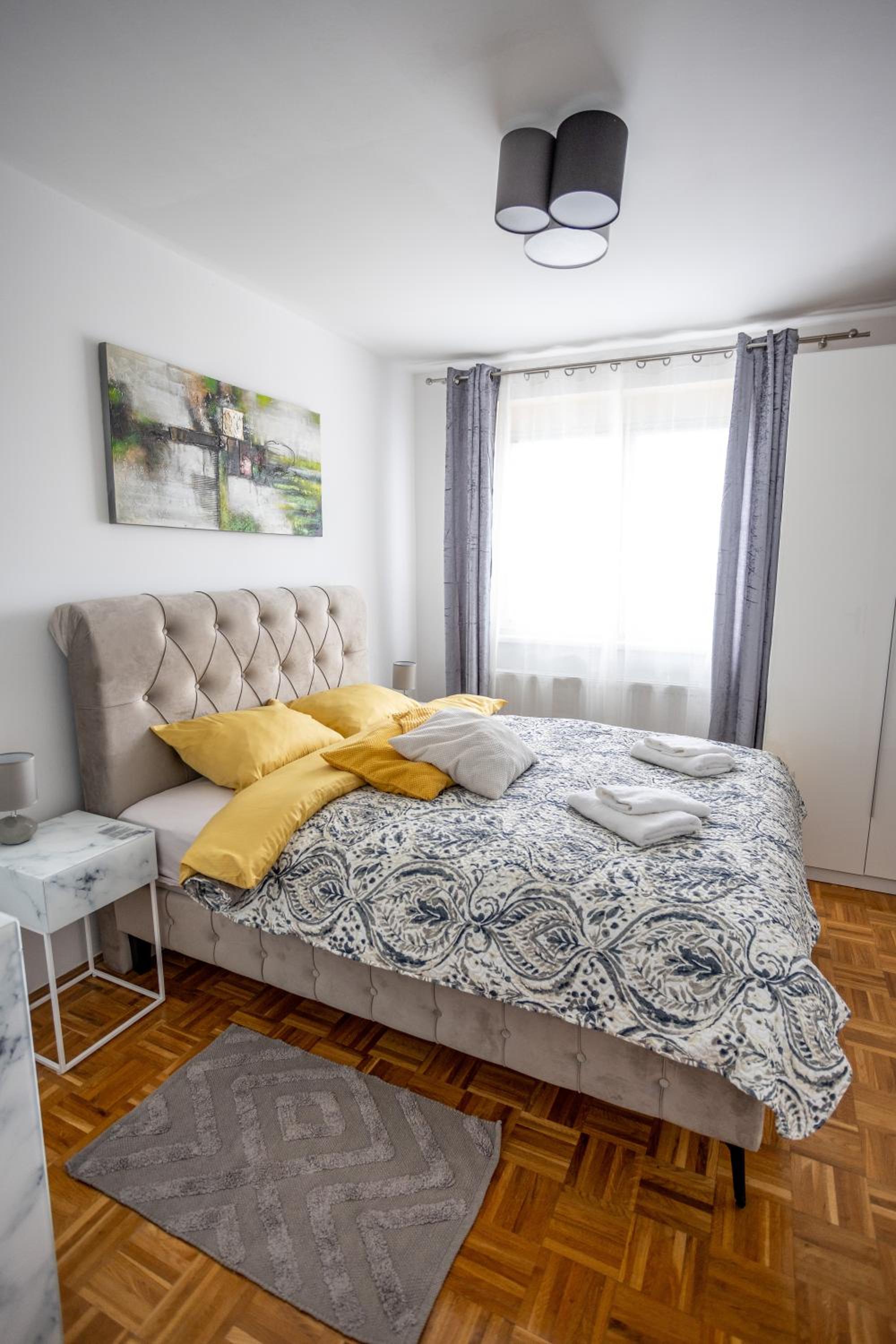 One-Bedroom Apartment photo 1