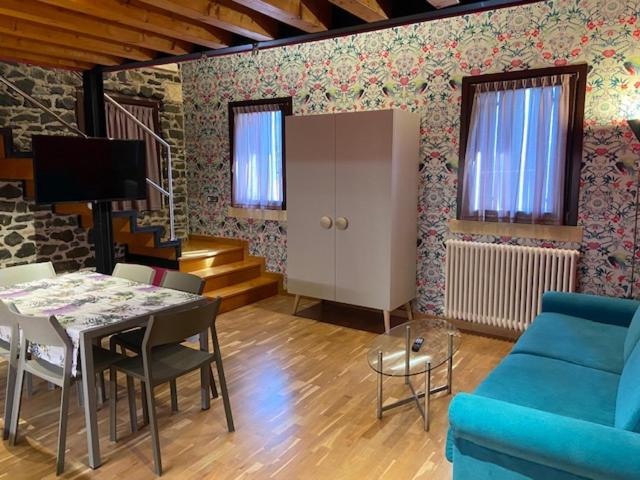 Apartment - Split Level - Photo 8