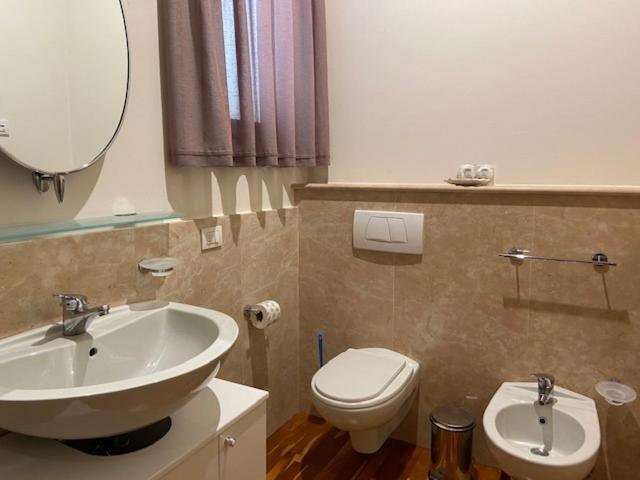 Apartment - Split Level - Photo 4