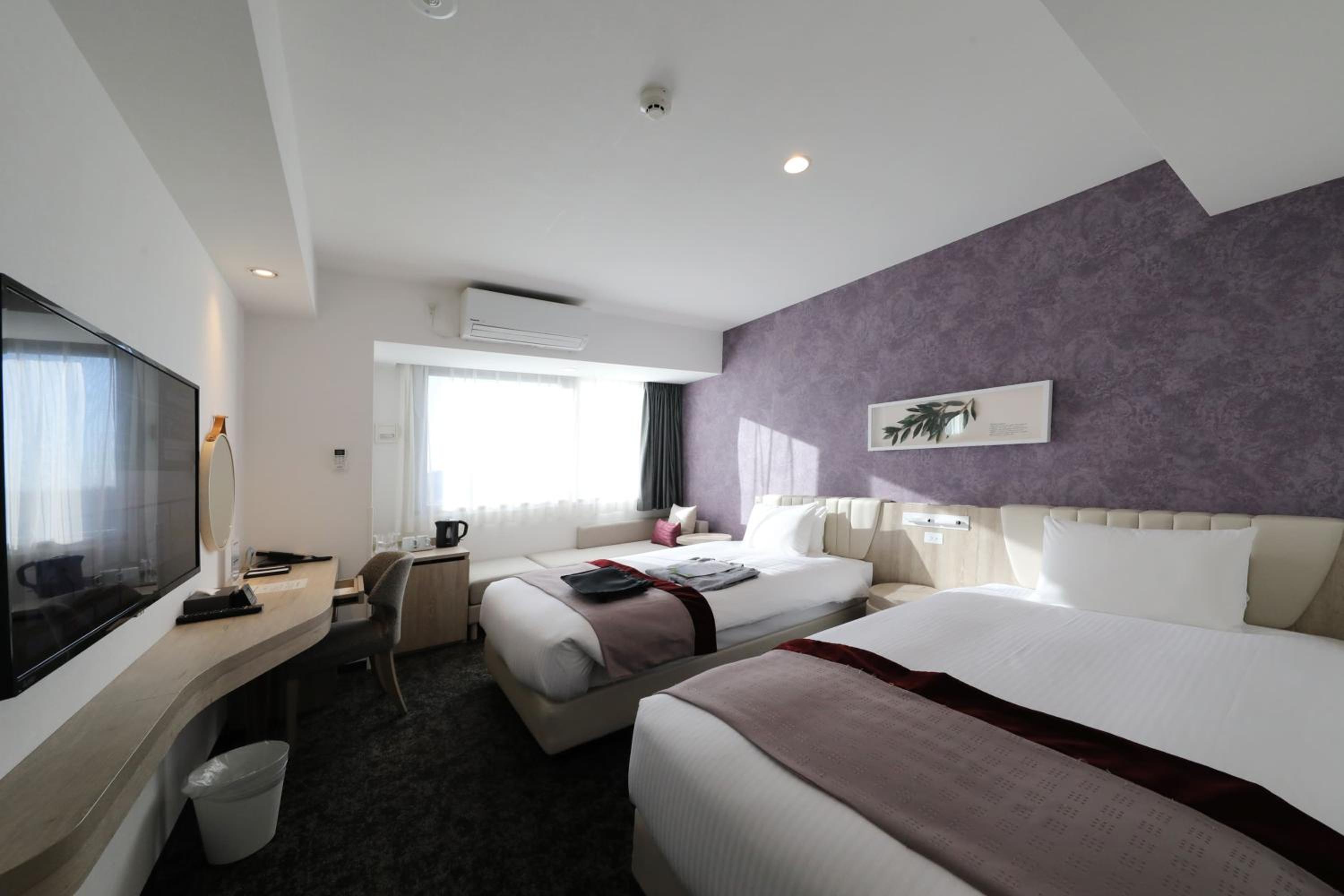 Standard Twin Room (2 adults) - Photo 8