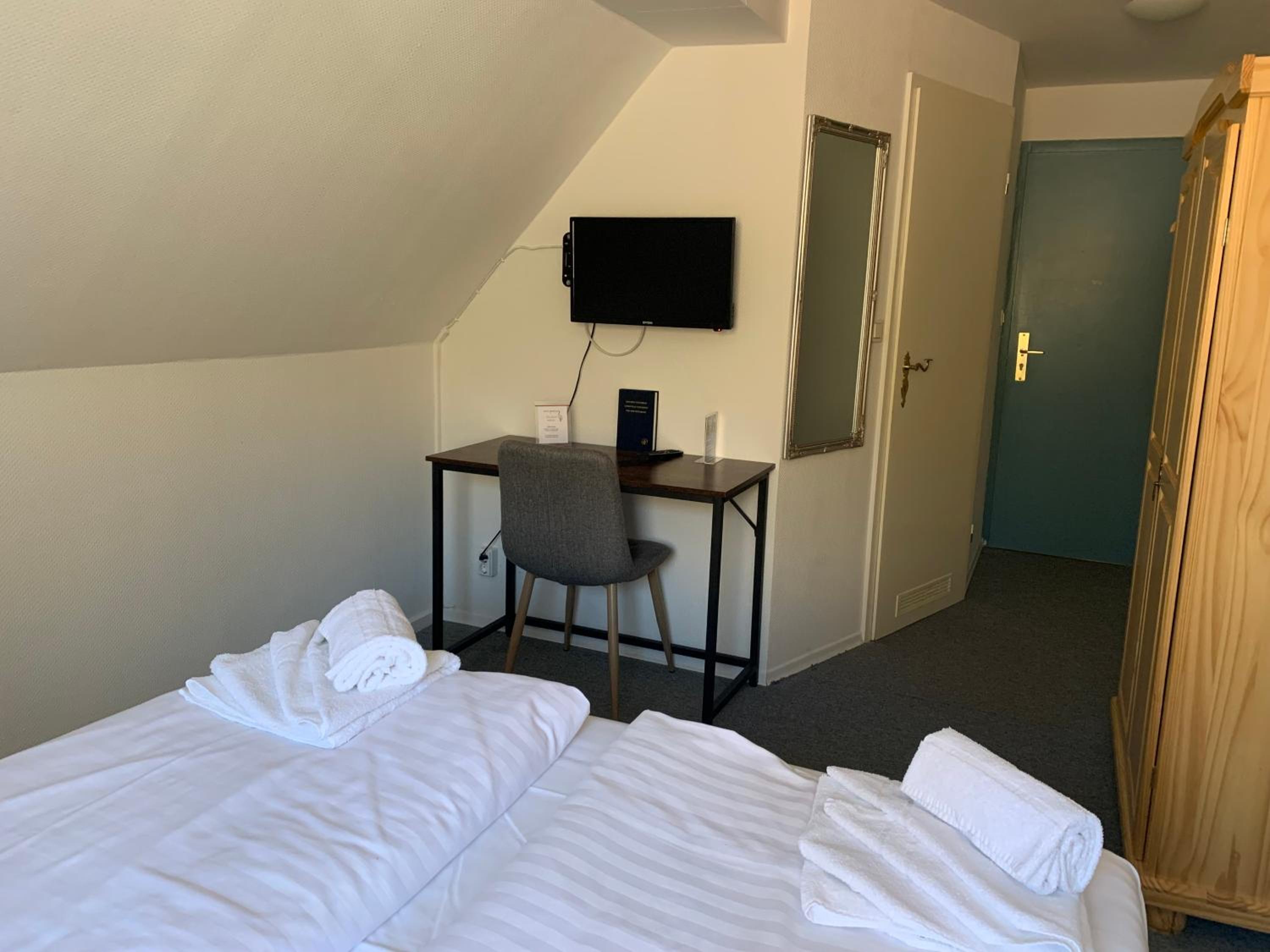 Small Double Room - Photo 1