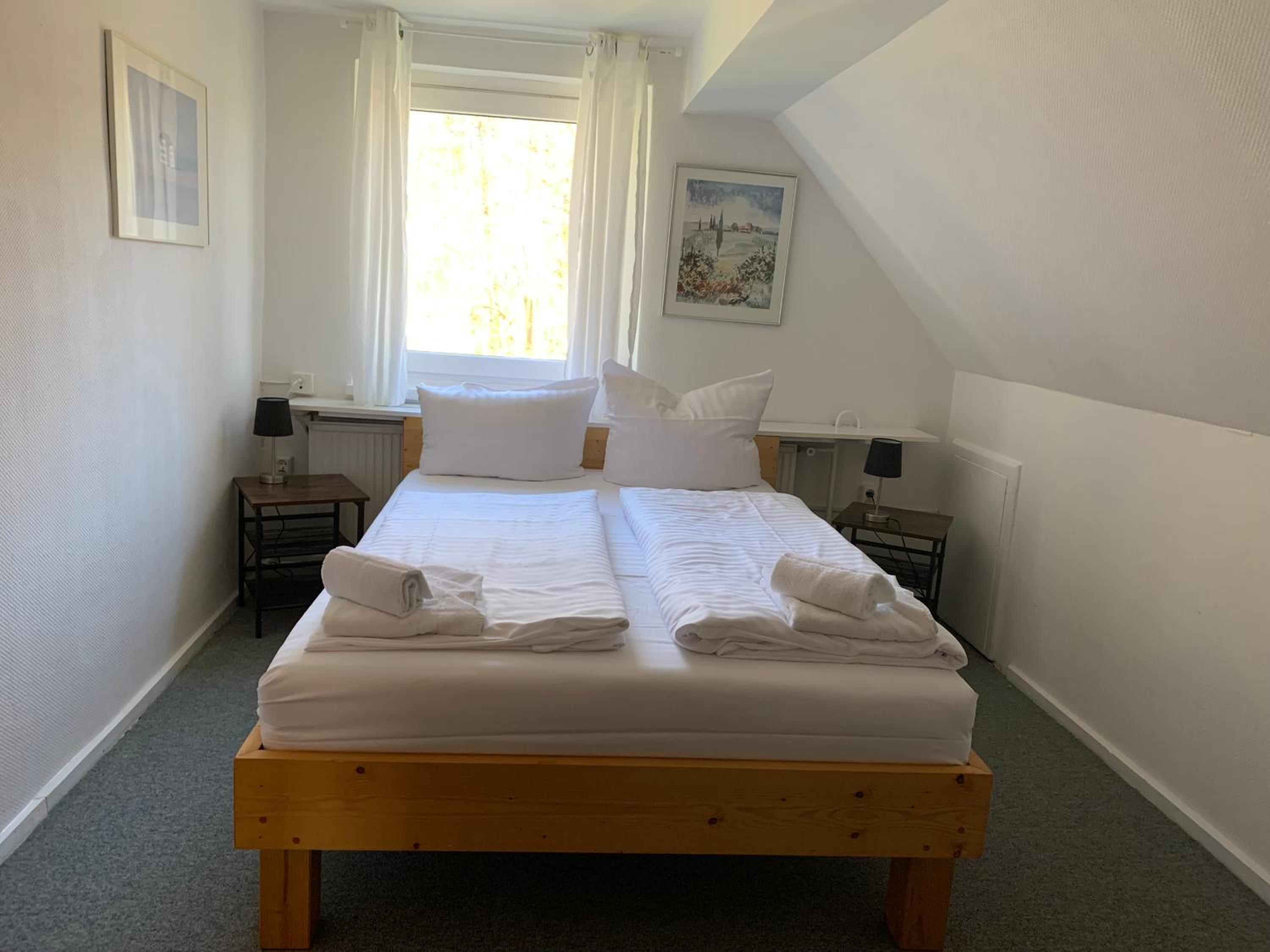 Small Double Room - Photo 3